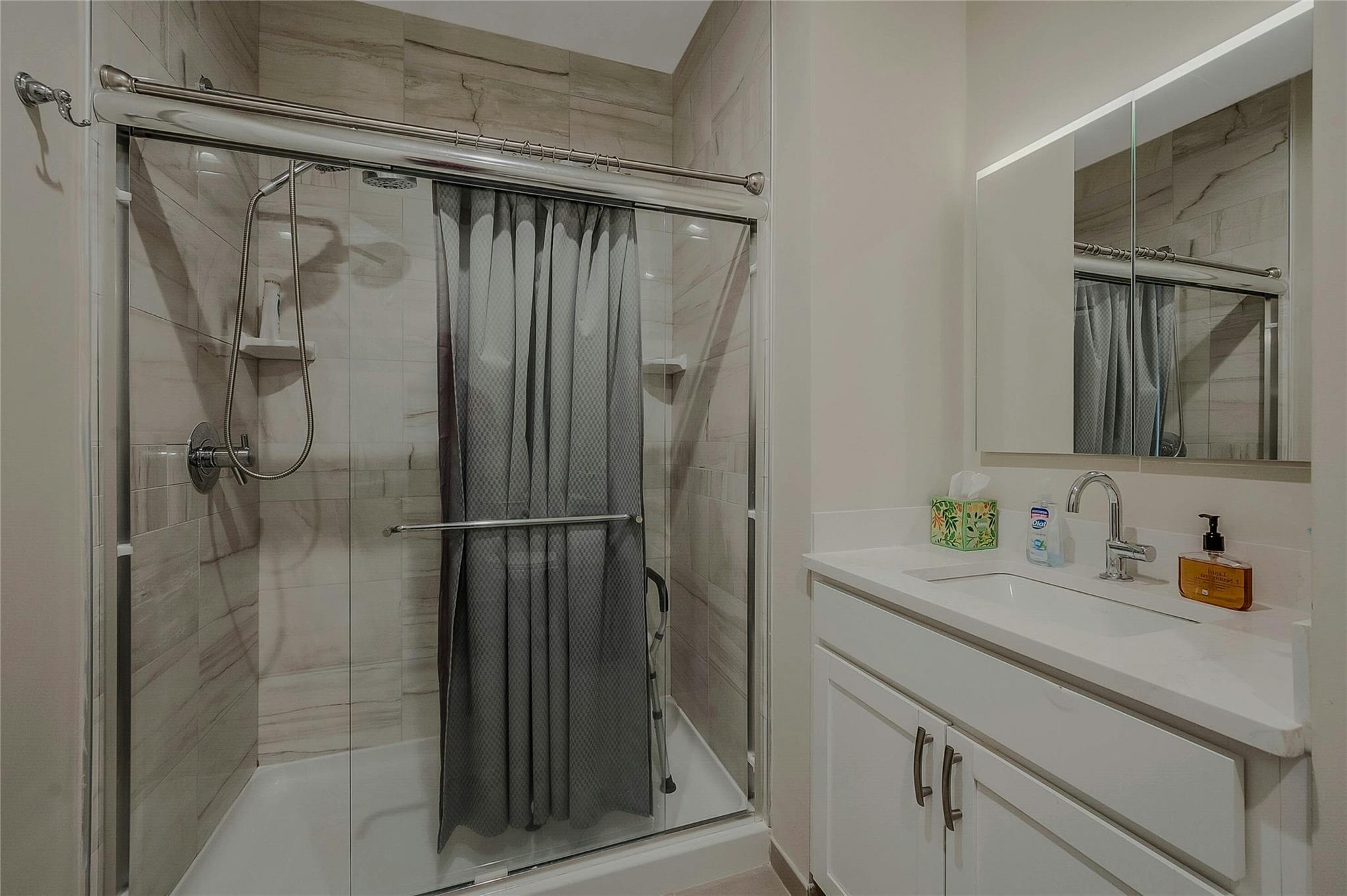 Condo Fox Hill  Suffolk County, NY 11933, MLS-850597-20
