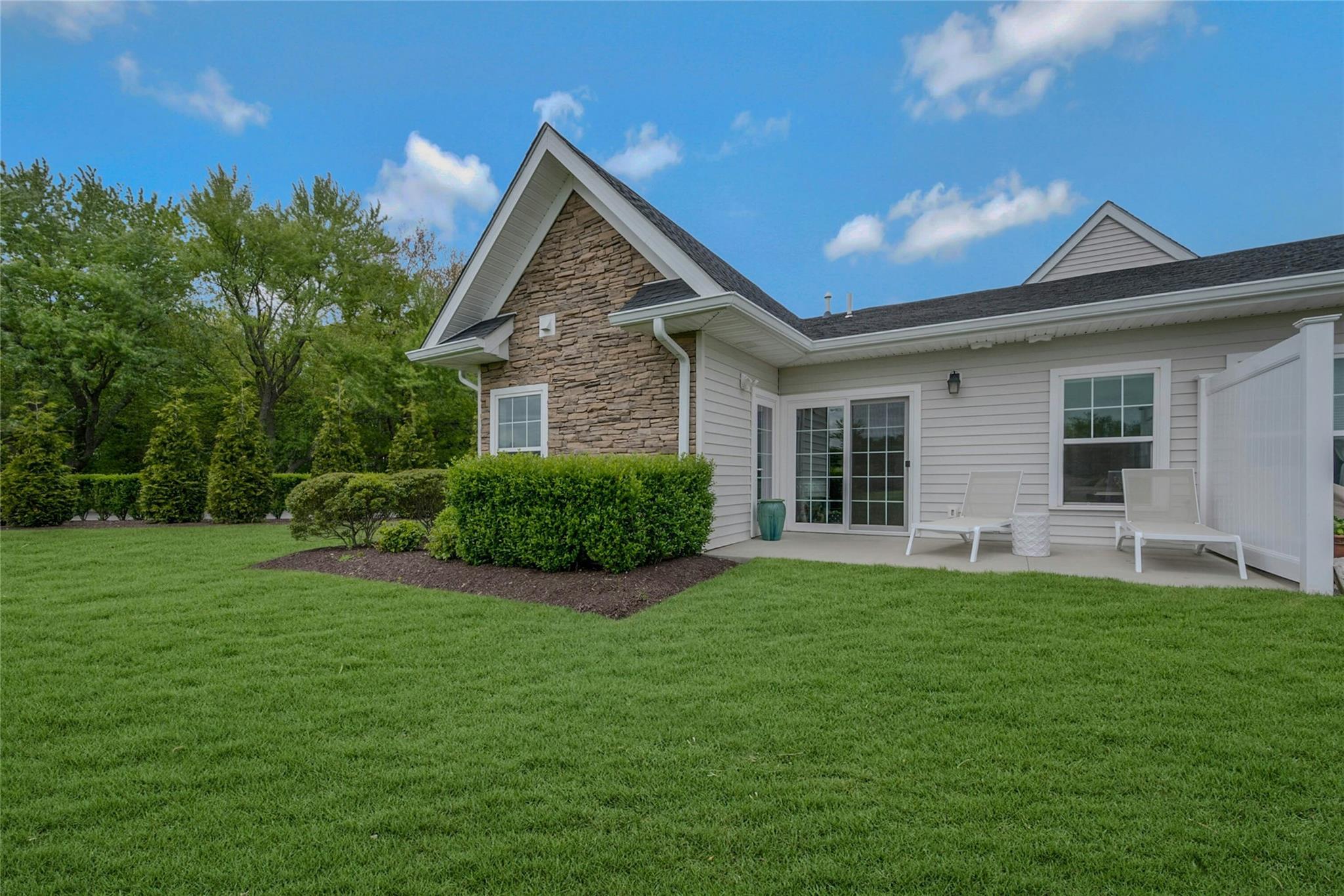 Condo Fox Hill  Suffolk County, NY 11933, MLS-850597-23