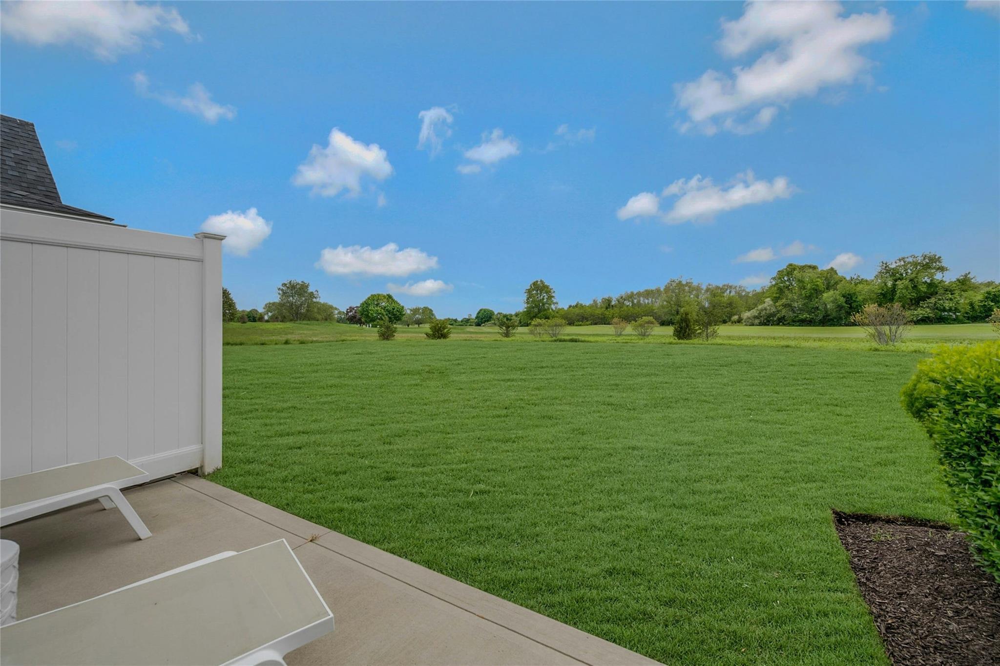 Condo Fox Hill  Suffolk County, NY 11933, MLS-850597-25