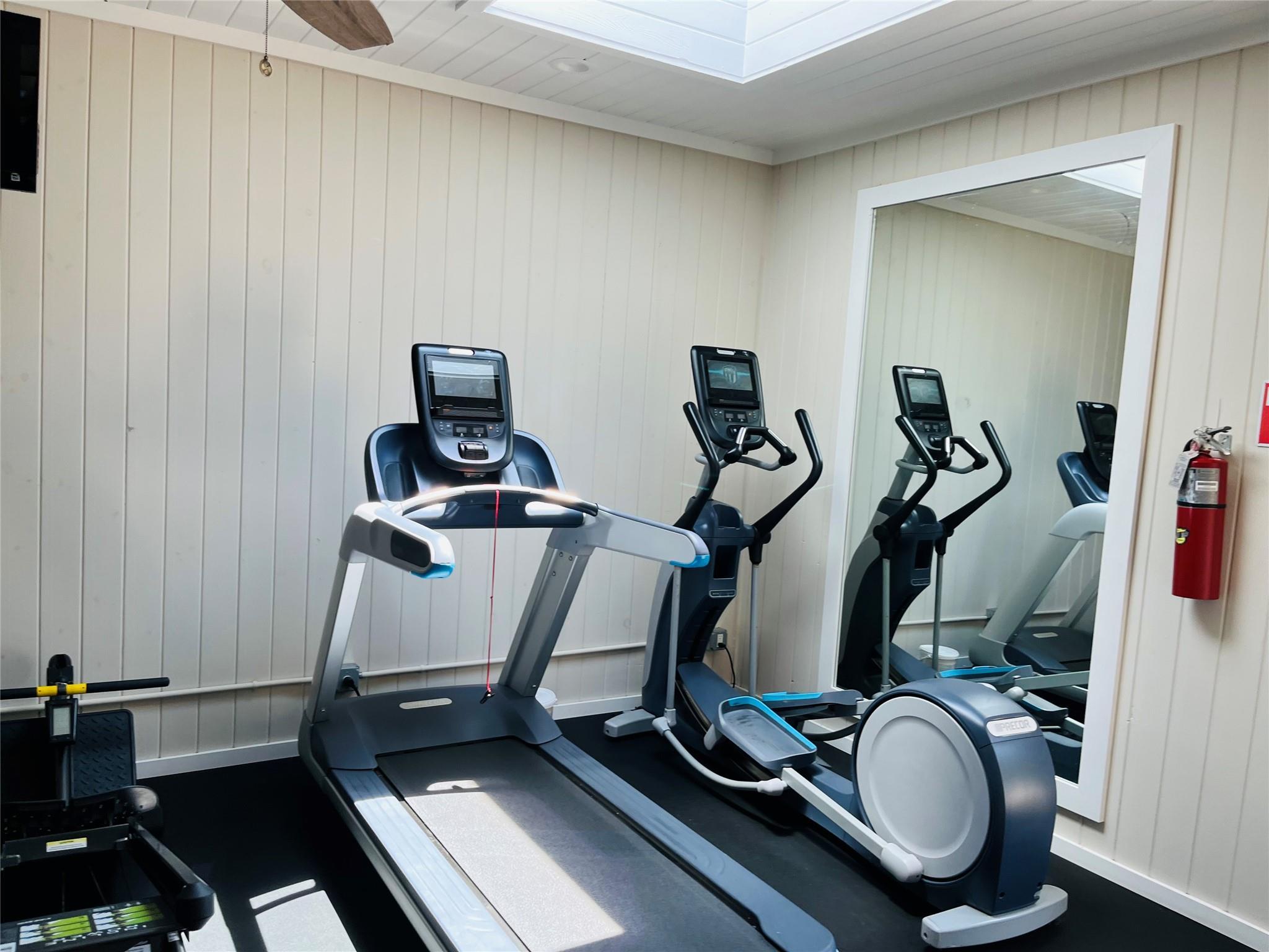 Condo Fox Hill  Suffolk County, NY 11933, MLS-850597-32