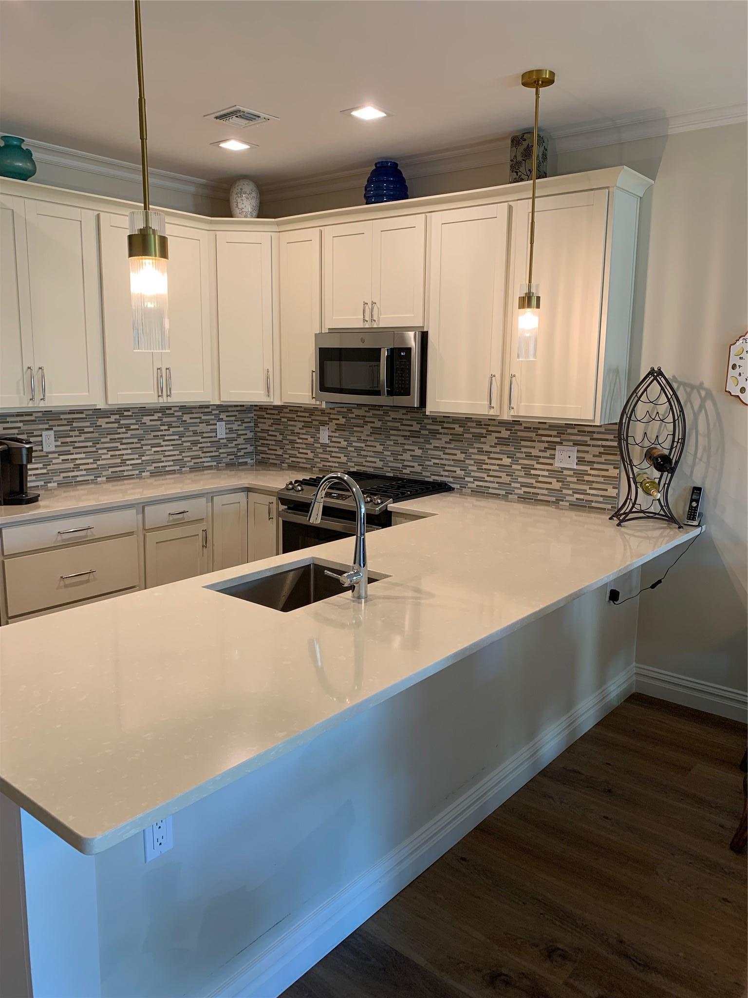 Condo Fox Hill  Suffolk County, NY 11933, MLS-850597-5
