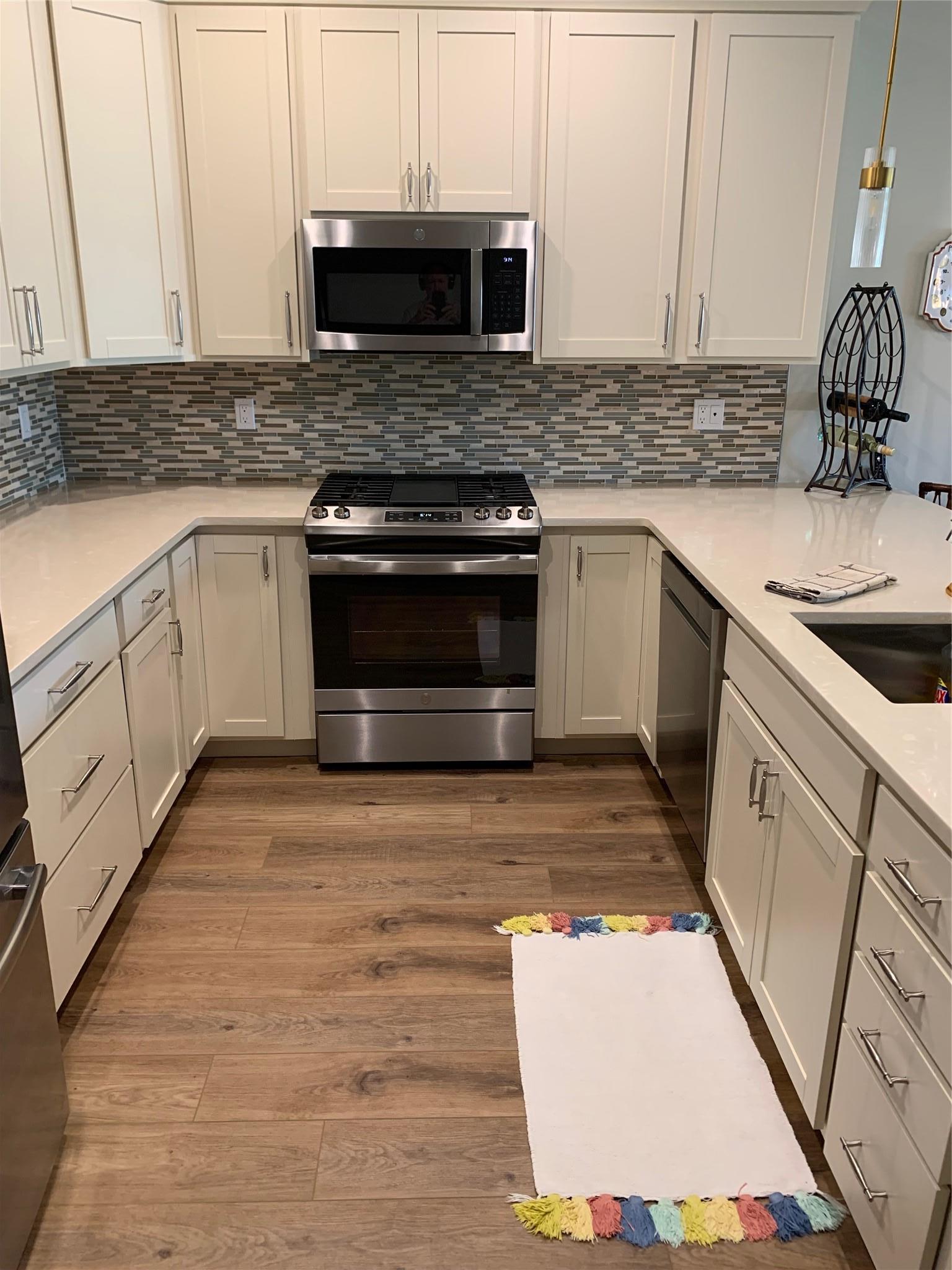 Condo Fox Hill  Suffolk County, NY 11933, MLS-850597-7