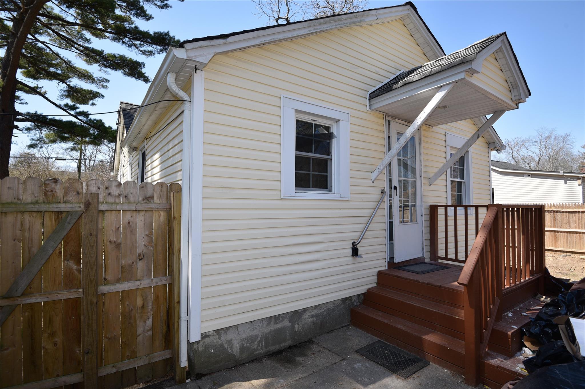 Single Family Locust  Suffolk County, NY 11951, MLS-850658-27