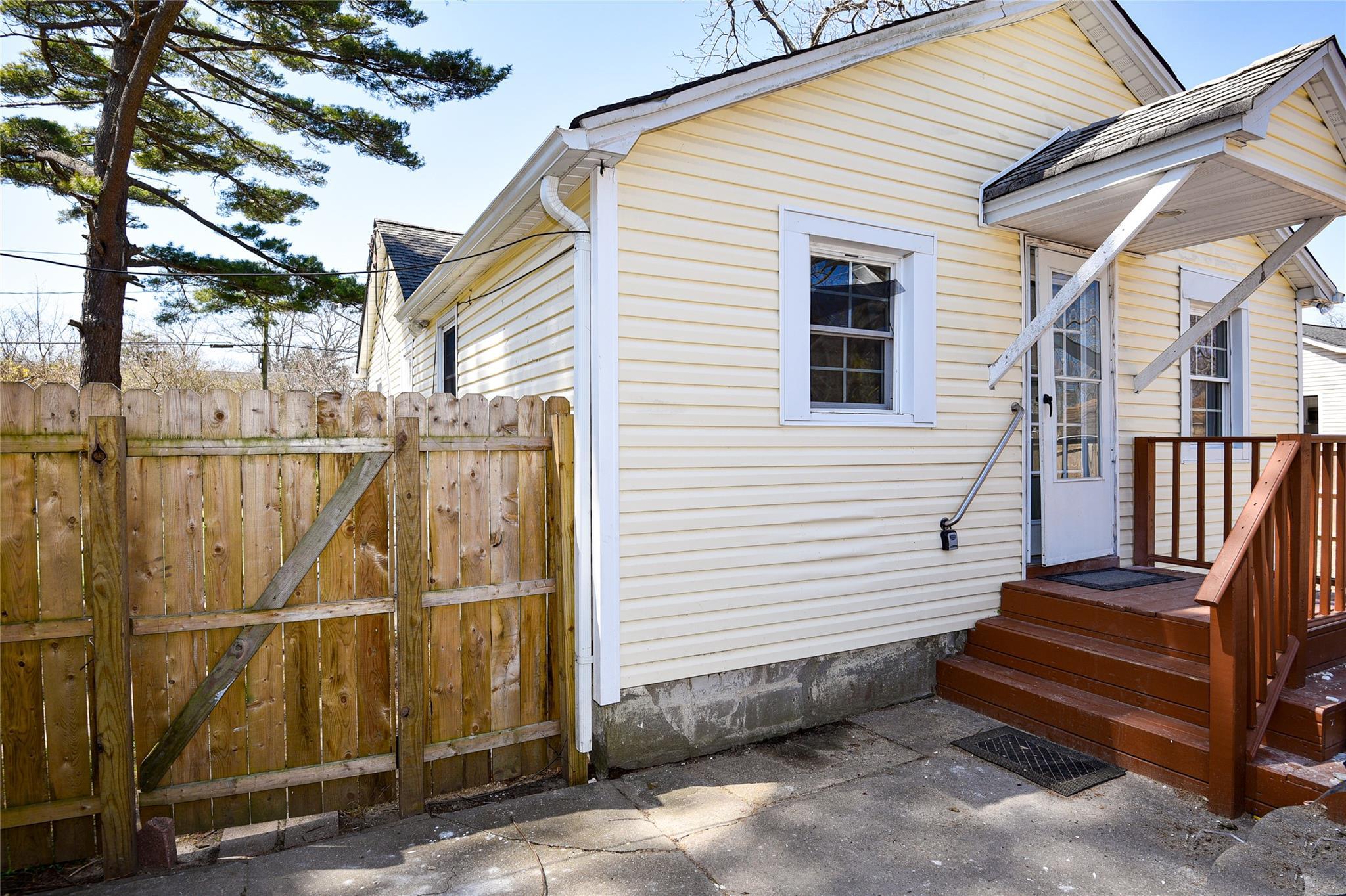 Single Family Locust  Suffolk County, NY 11951, MLS-850658-29