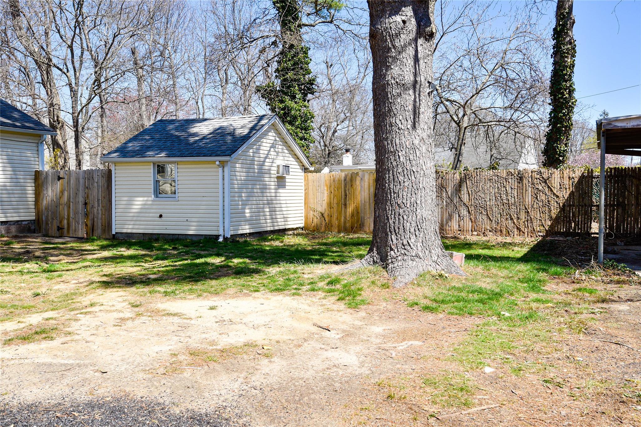 Single Family Locust  Suffolk County, NY 11951, MLS-850658-33