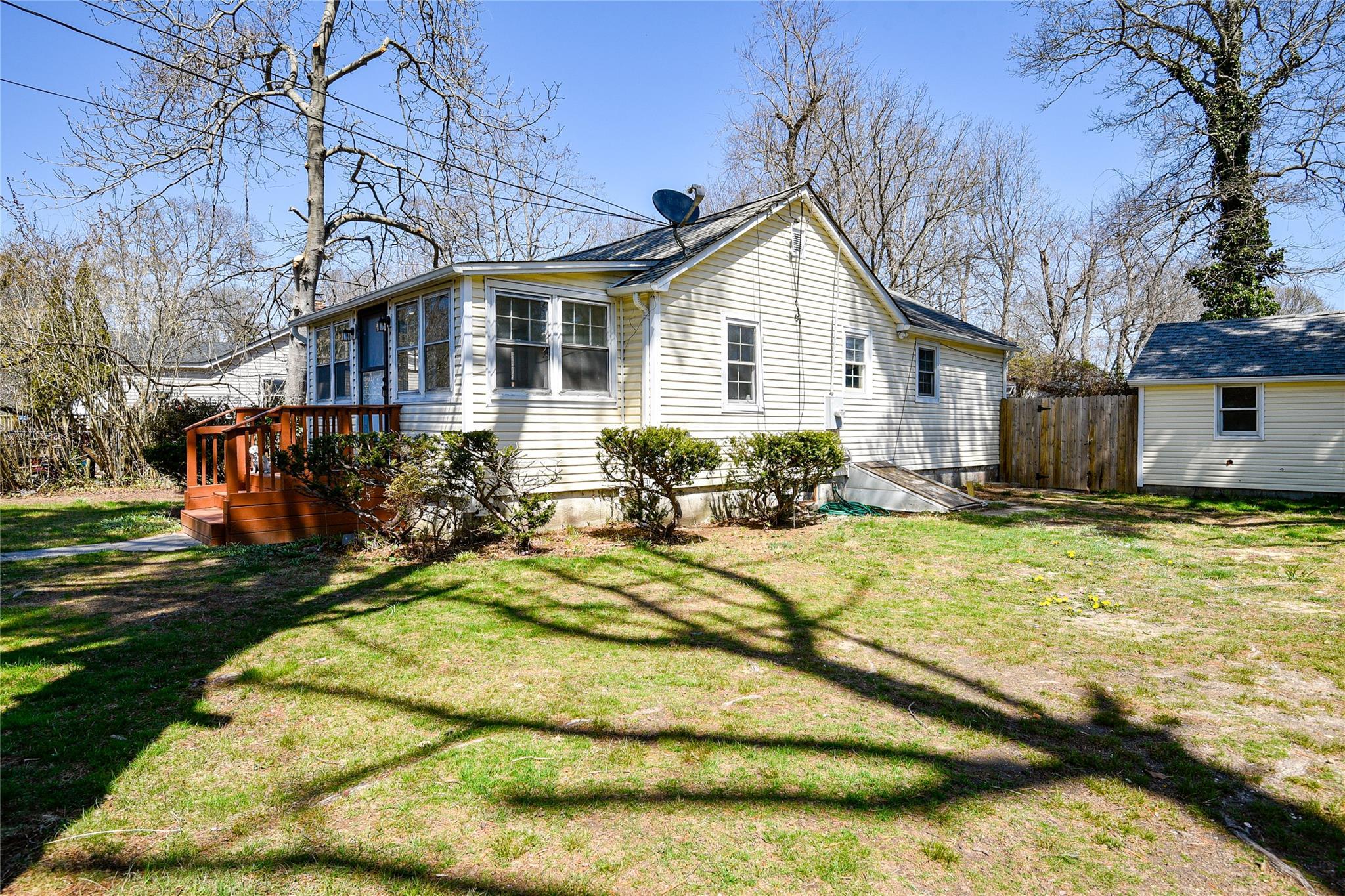 Single Family Locust  Suffolk County, NY 11951, MLS-850658-34