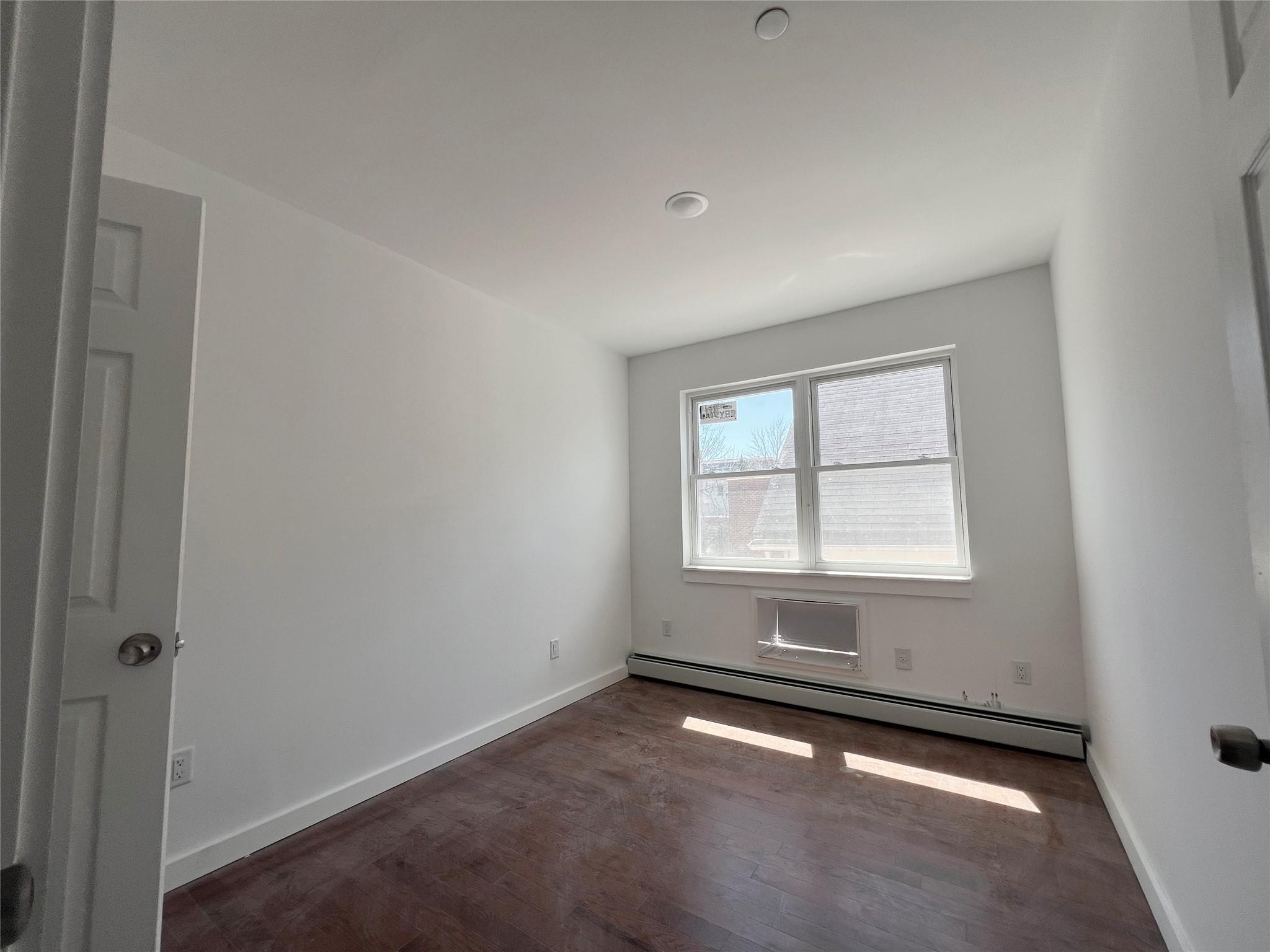 Single Family Bronx  Bronx, NY 10470, MLS-850662-6