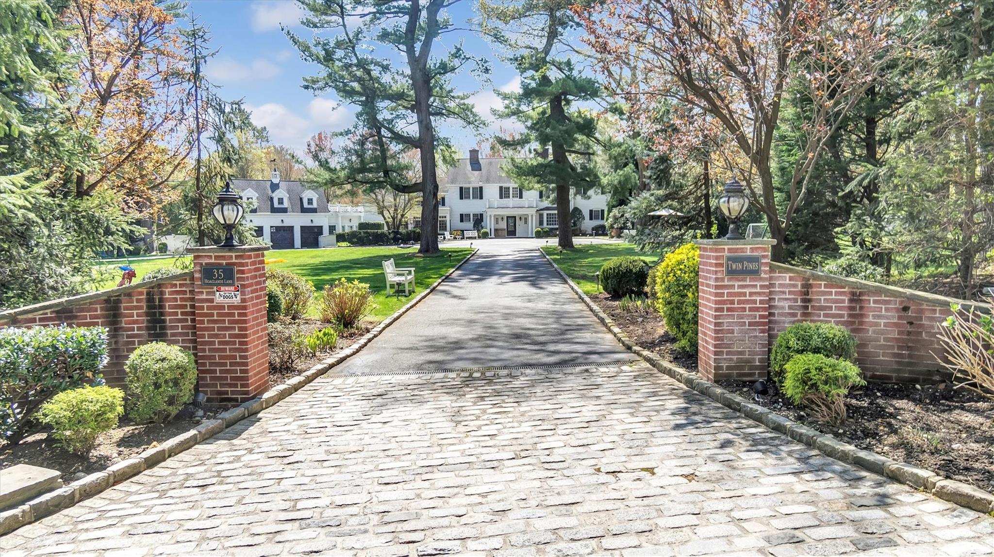 Single Family Hoaglands  Nassau County, NY 11545, MLS-850663-2
