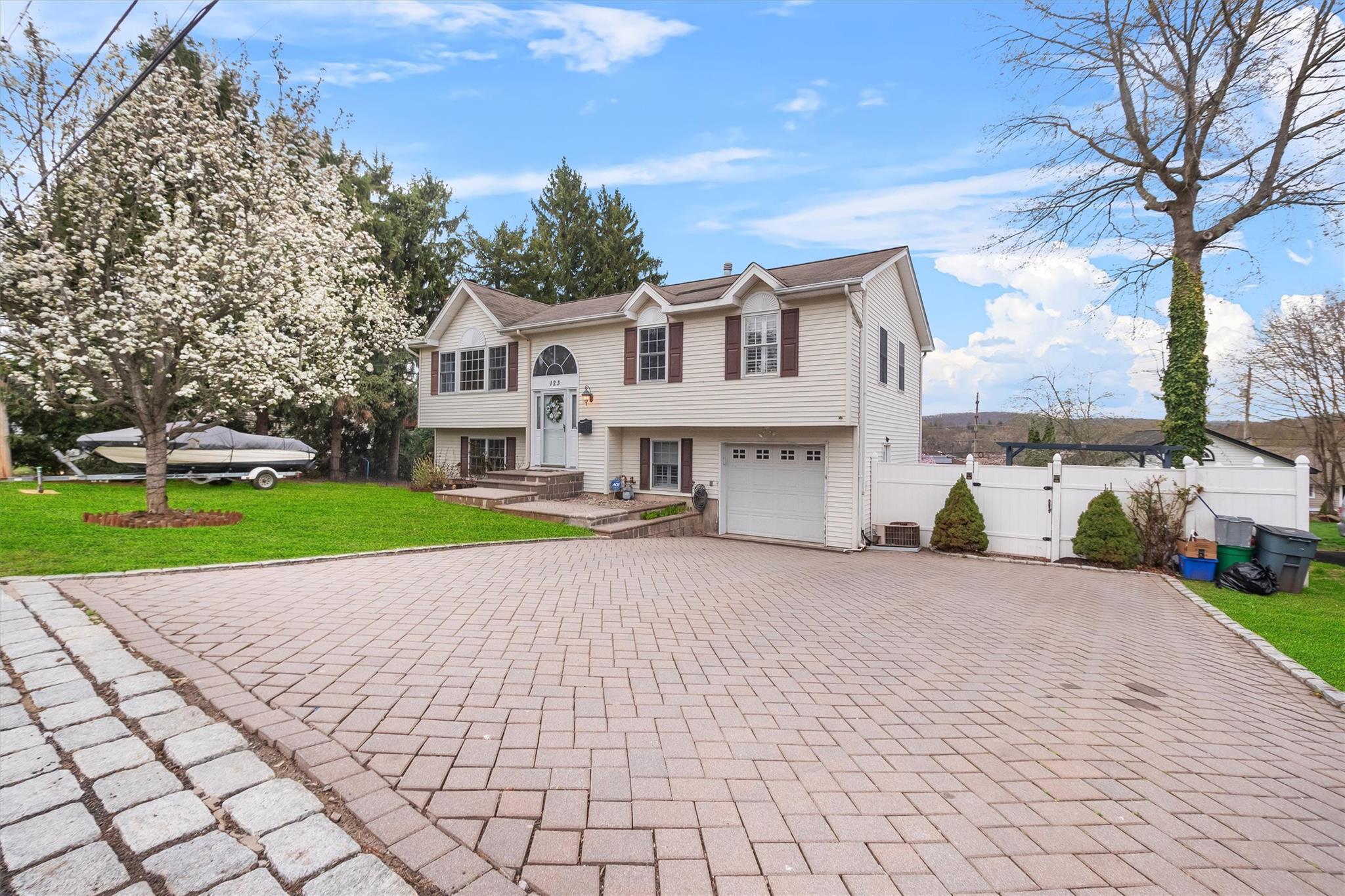 Single Family Conger  Rockland County, NY 10920, MLS-850669-2