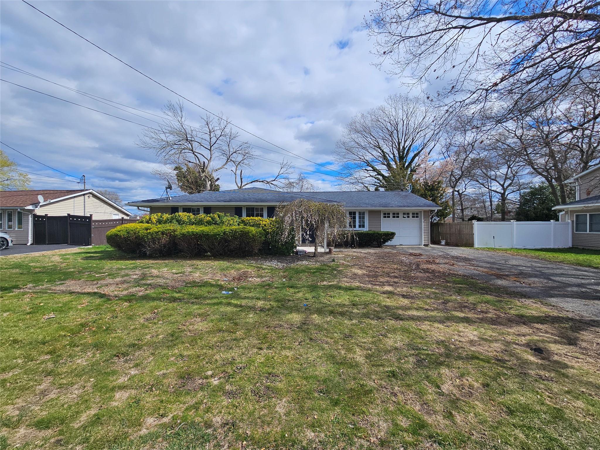 Single Family Granny  Suffolk County, NY 11738, MLS-850743-2
