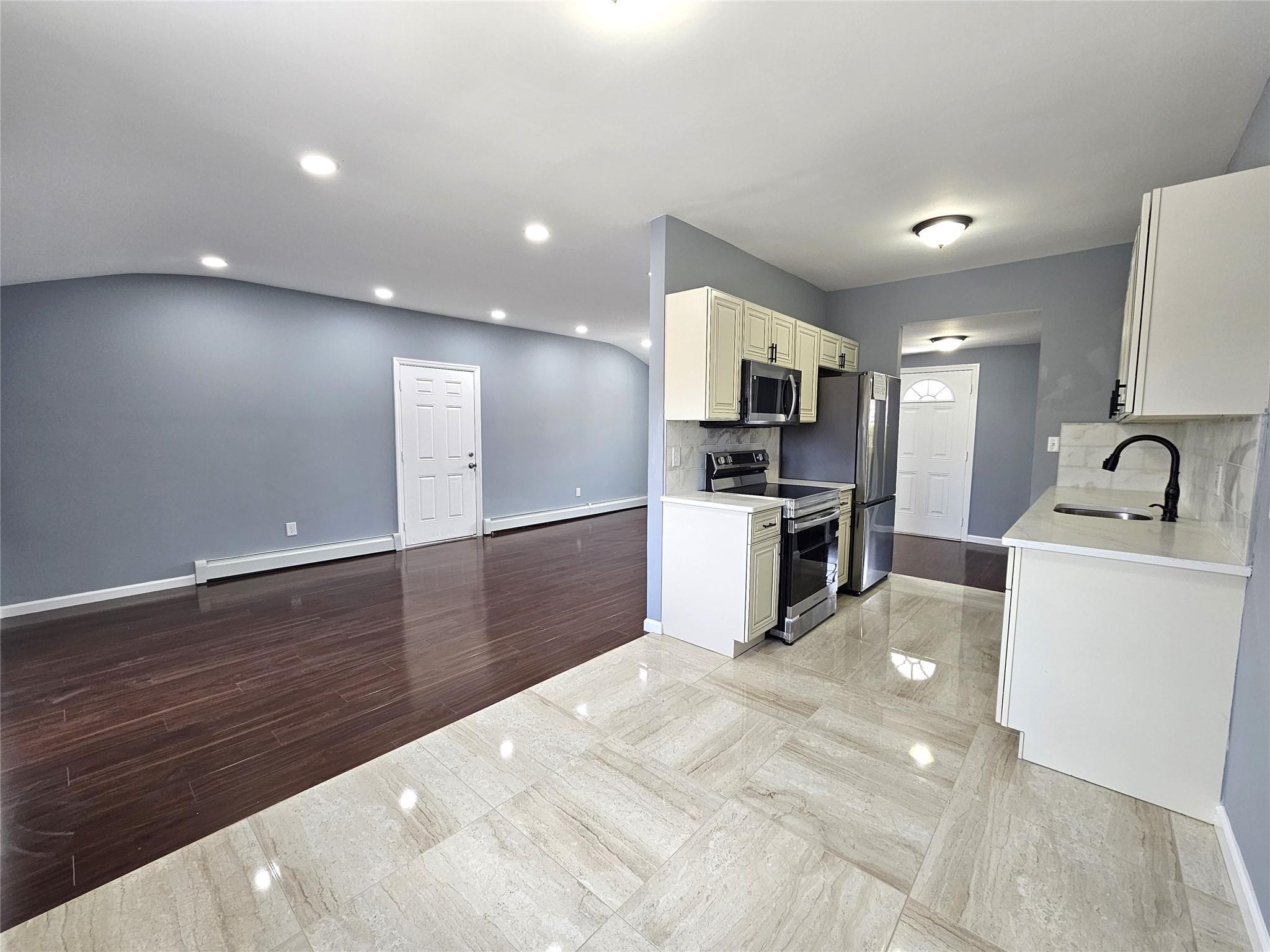 Single Family Granny  Suffolk County, NY 11738, MLS-850743-7