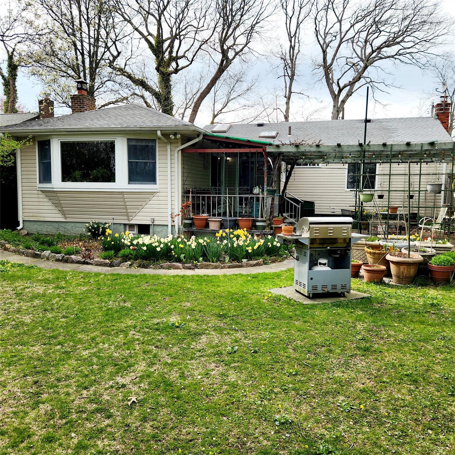 Single Family Robert  Suffolk County, NY 11743, MLS-850802-10