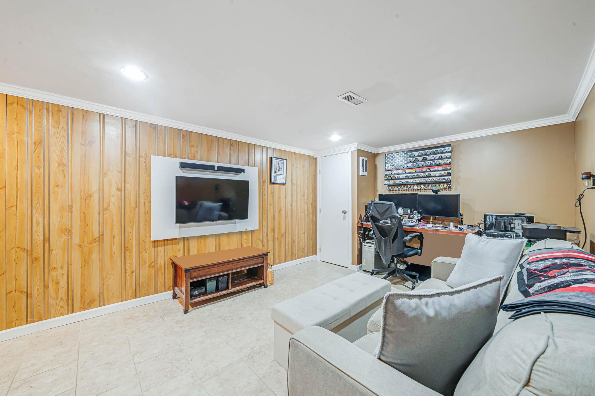 Single Family Front  Suffolk County, NY 11717, MLS-850808-27