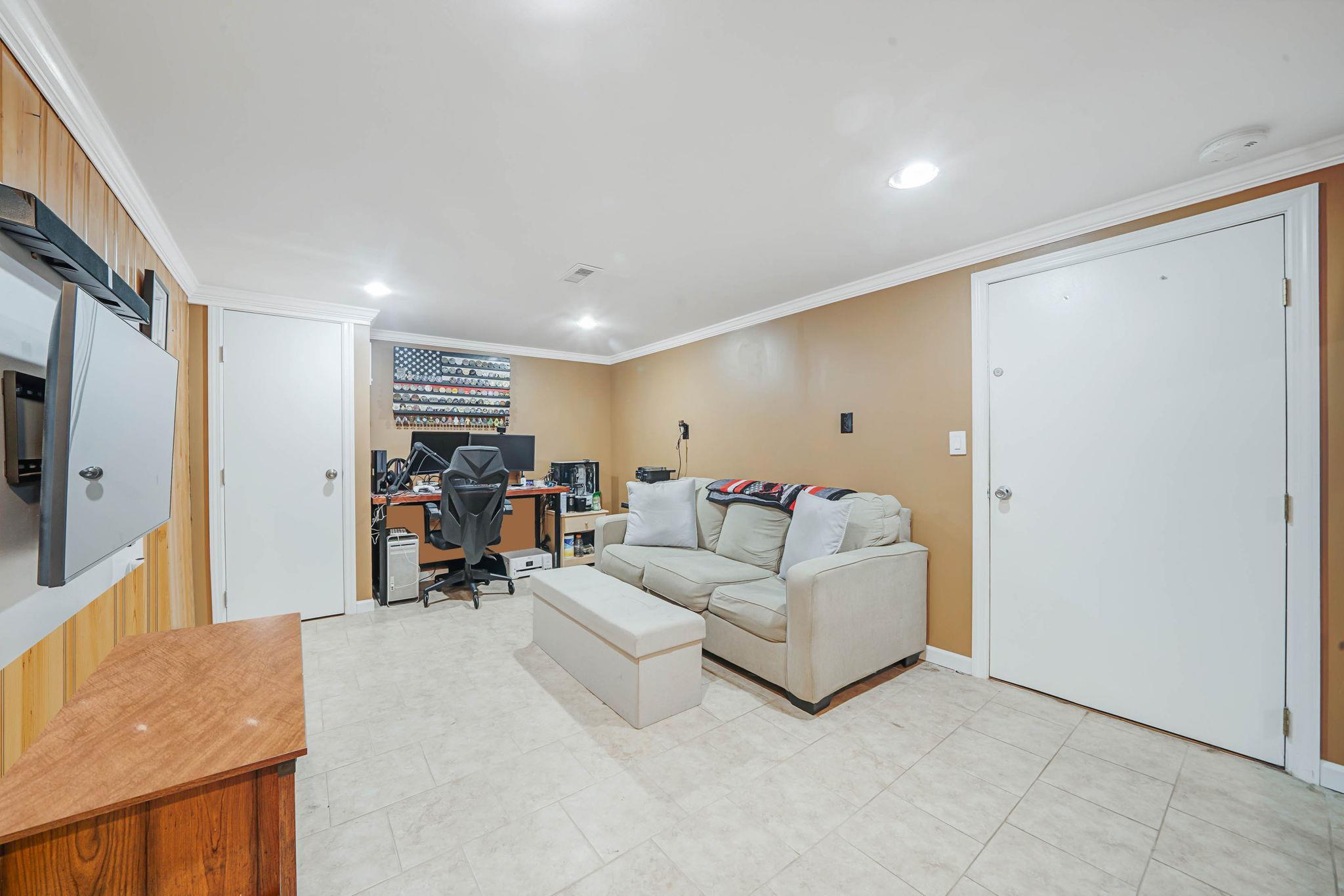 Single Family Front  Suffolk County, NY 11717, MLS-850808-28