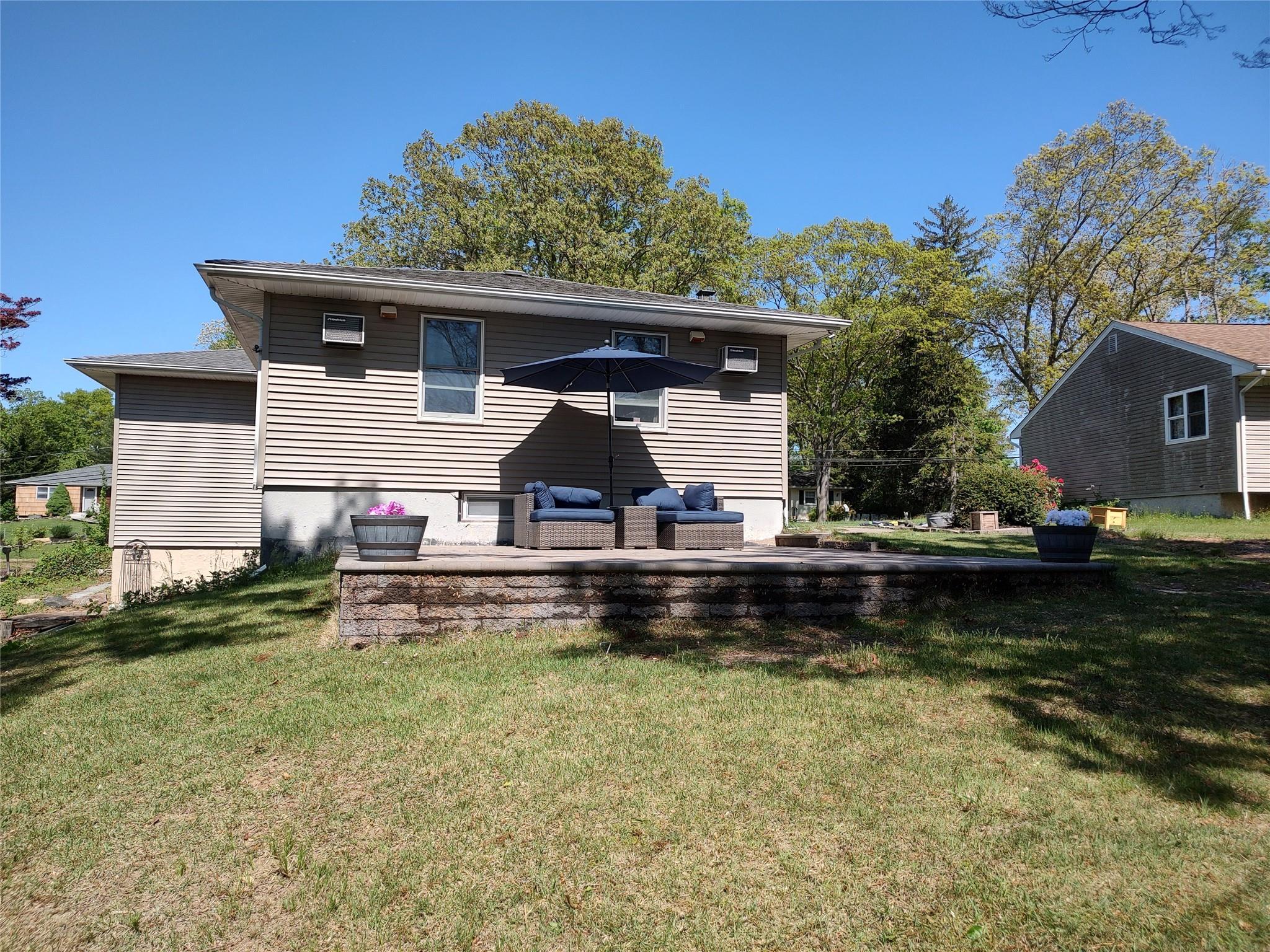 Single Family Seusing  Suffolk County, NY 11779, MLS-850821-17
