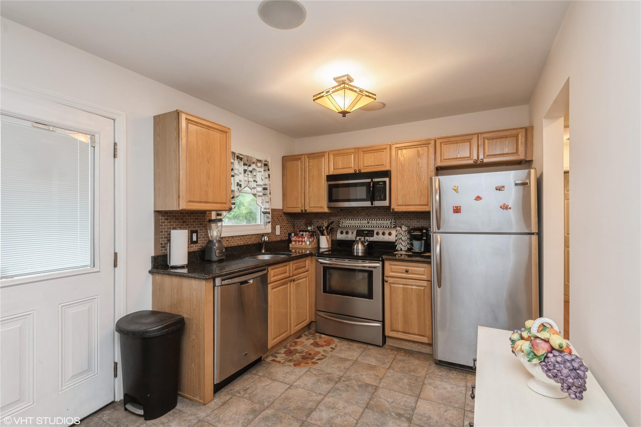 Single Family Seusing  Suffolk County, NY 11779, MLS-850821-2