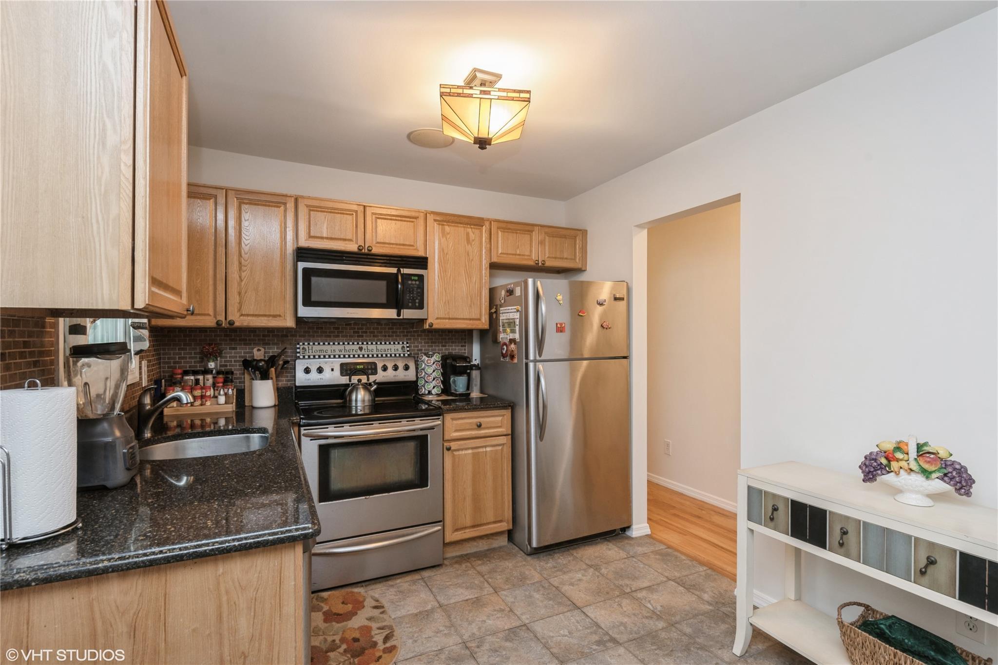 Single Family Seusing  Suffolk County, NY 11779, MLS-850821-3