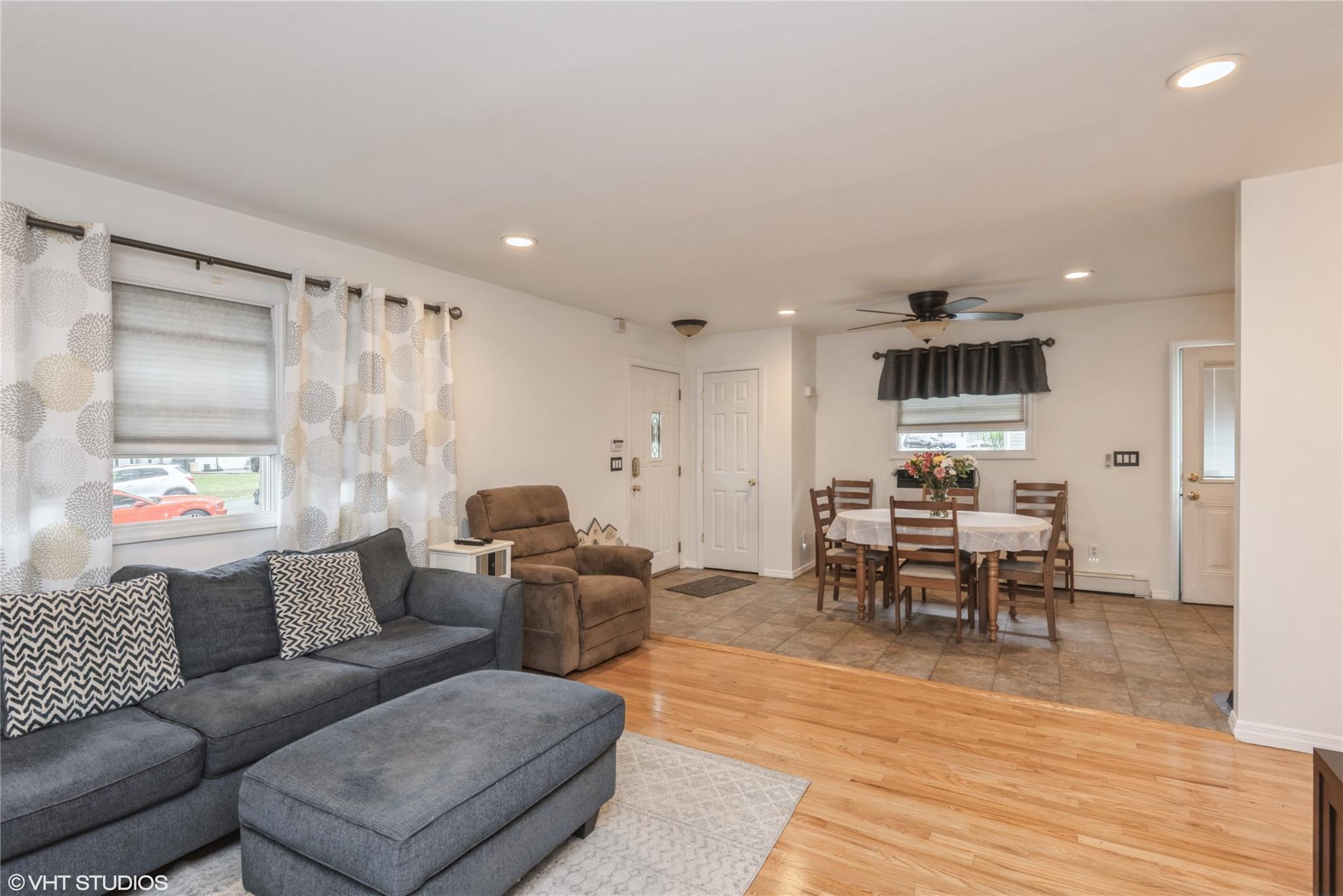Single Family Seusing  Suffolk County, NY 11779, MLS-850821-5