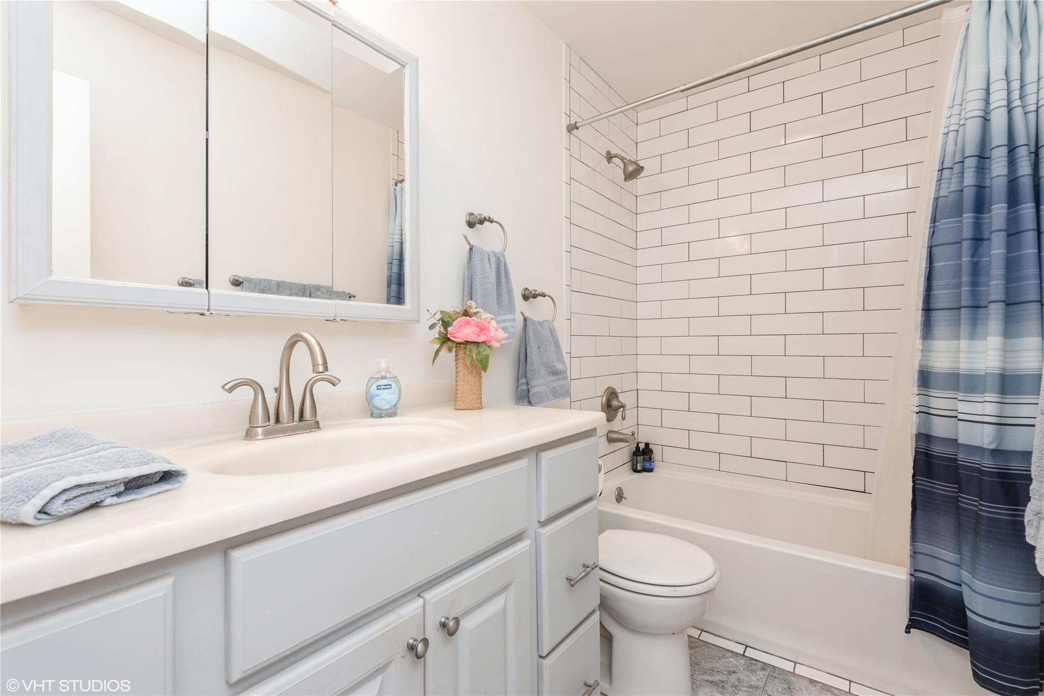 Single Family Seusing  Suffolk County, NY 11779, MLS-850821-6