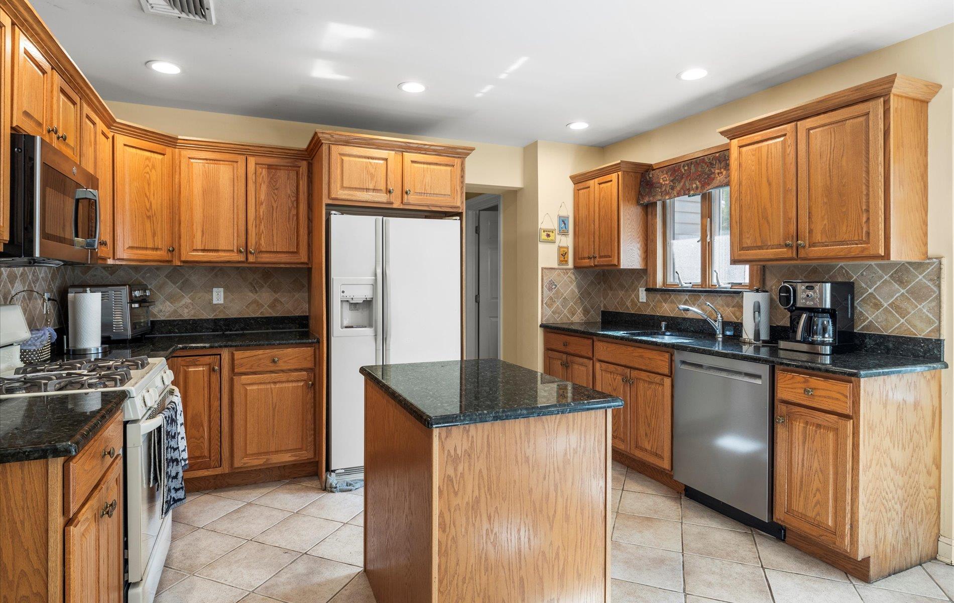 Single Family Glen Cove  Nassau County, NY 11548, MLS-850847-12
