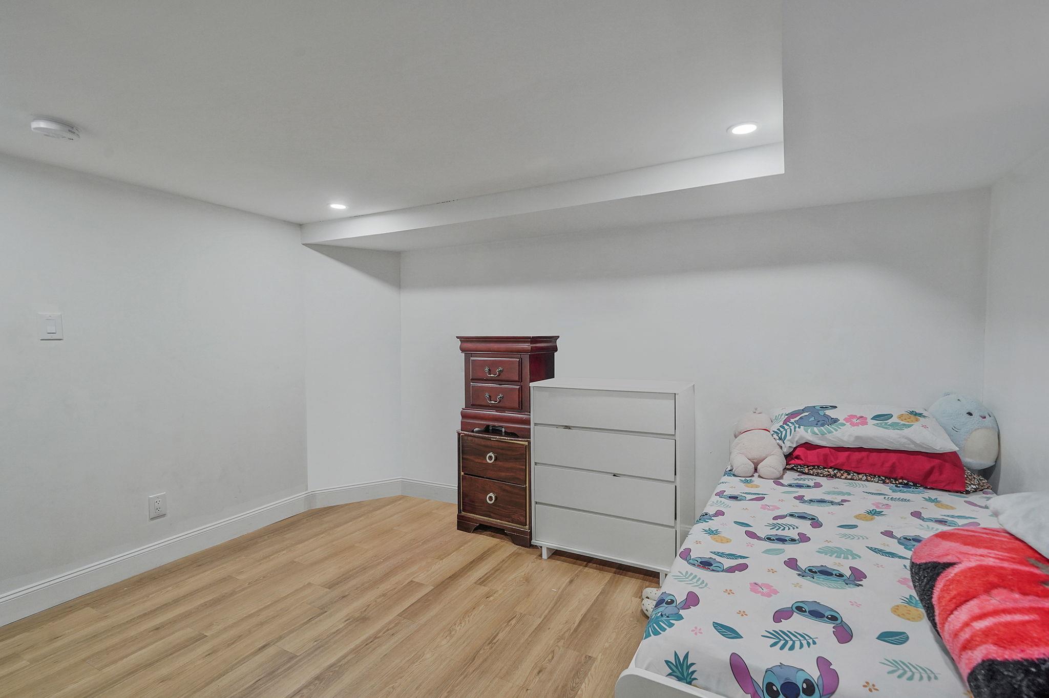 Single Family 5th  Suffolk County, NY 11706, MLS-850866-22