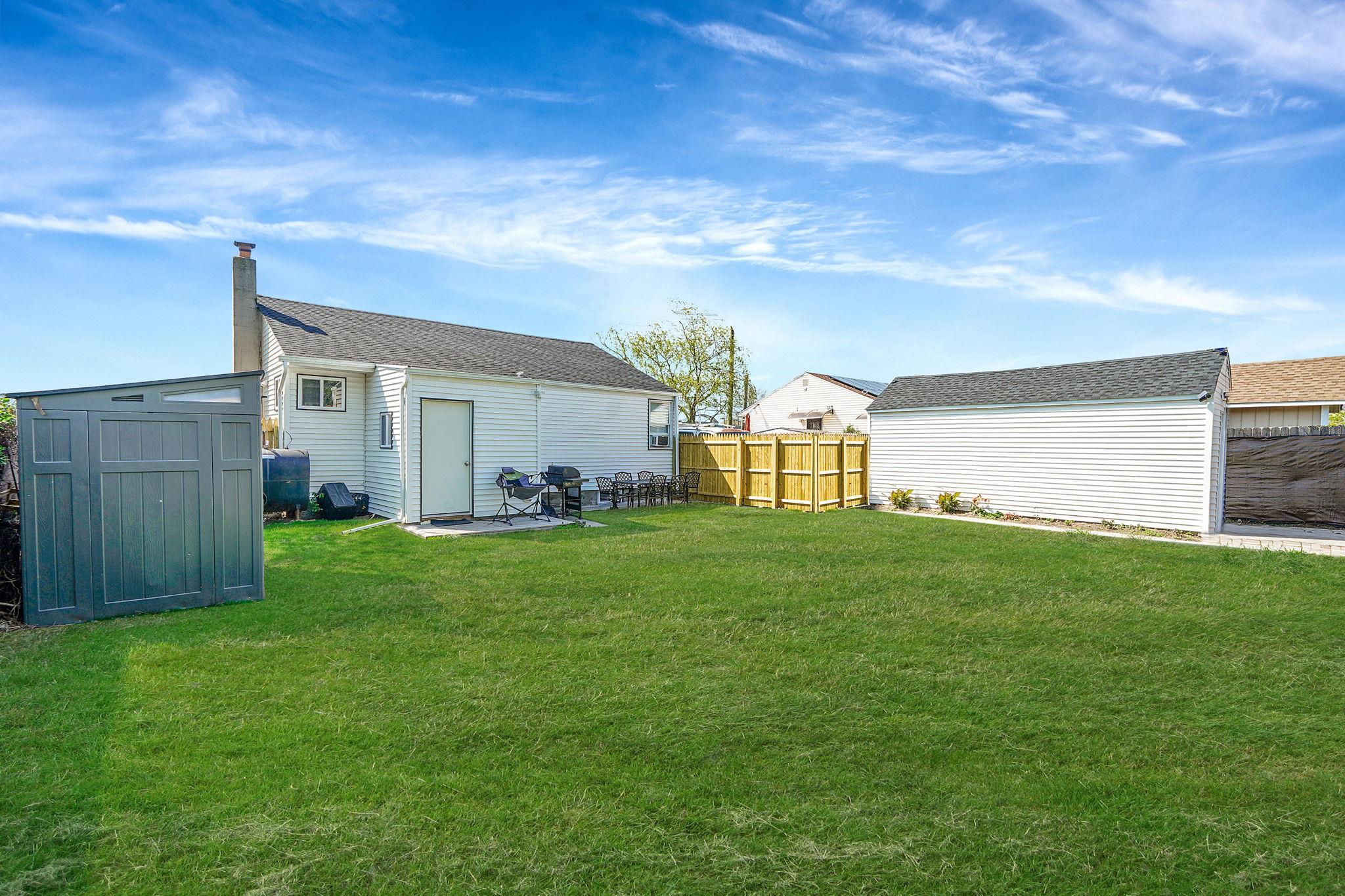Single Family 5th  Suffolk County, NY 11706, MLS-850866-26
