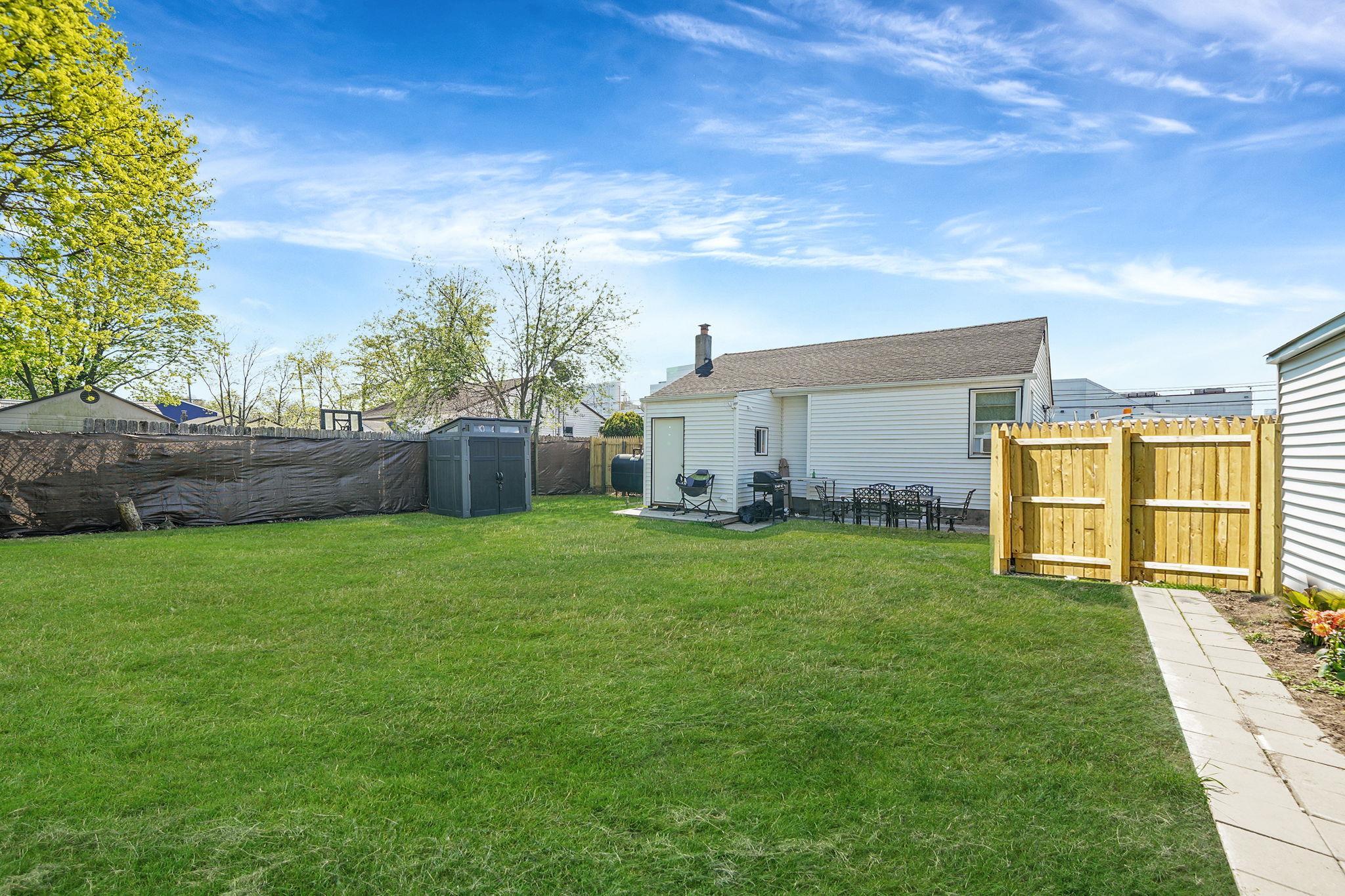 Single Family 5th  Suffolk County, NY 11706, MLS-850866-28