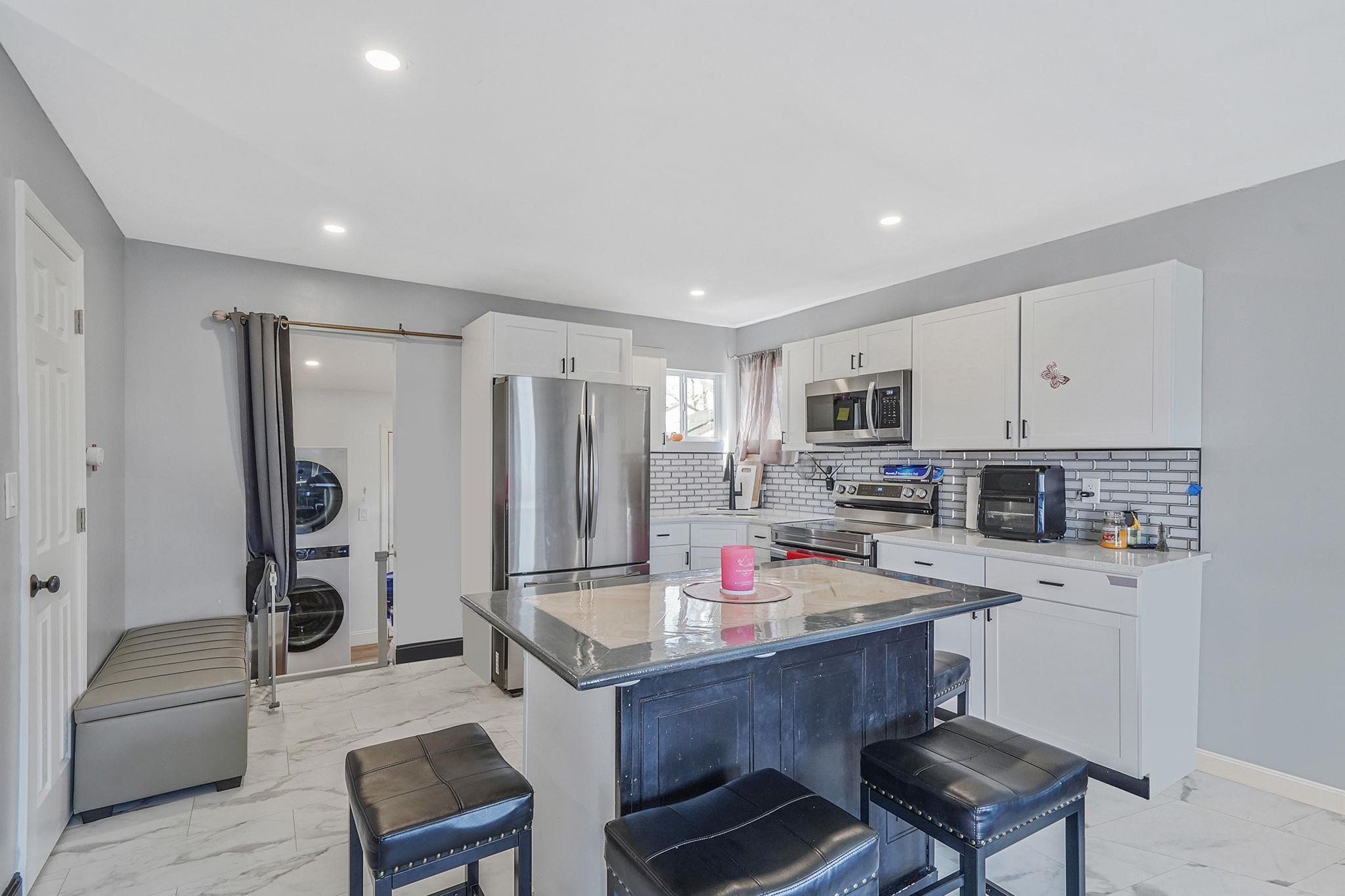 Single Family 5th  Suffolk County, NY 11706, MLS-850866-6