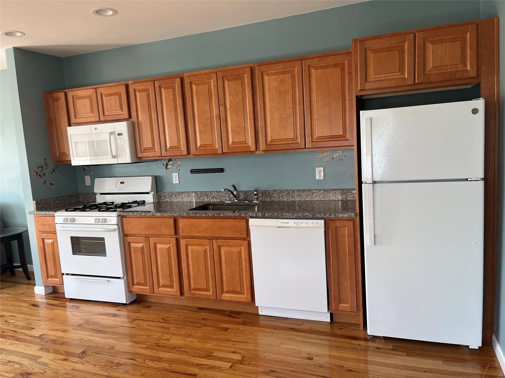 Single Family Lockwood  Queens, NY 11414, MLS-850869-4
