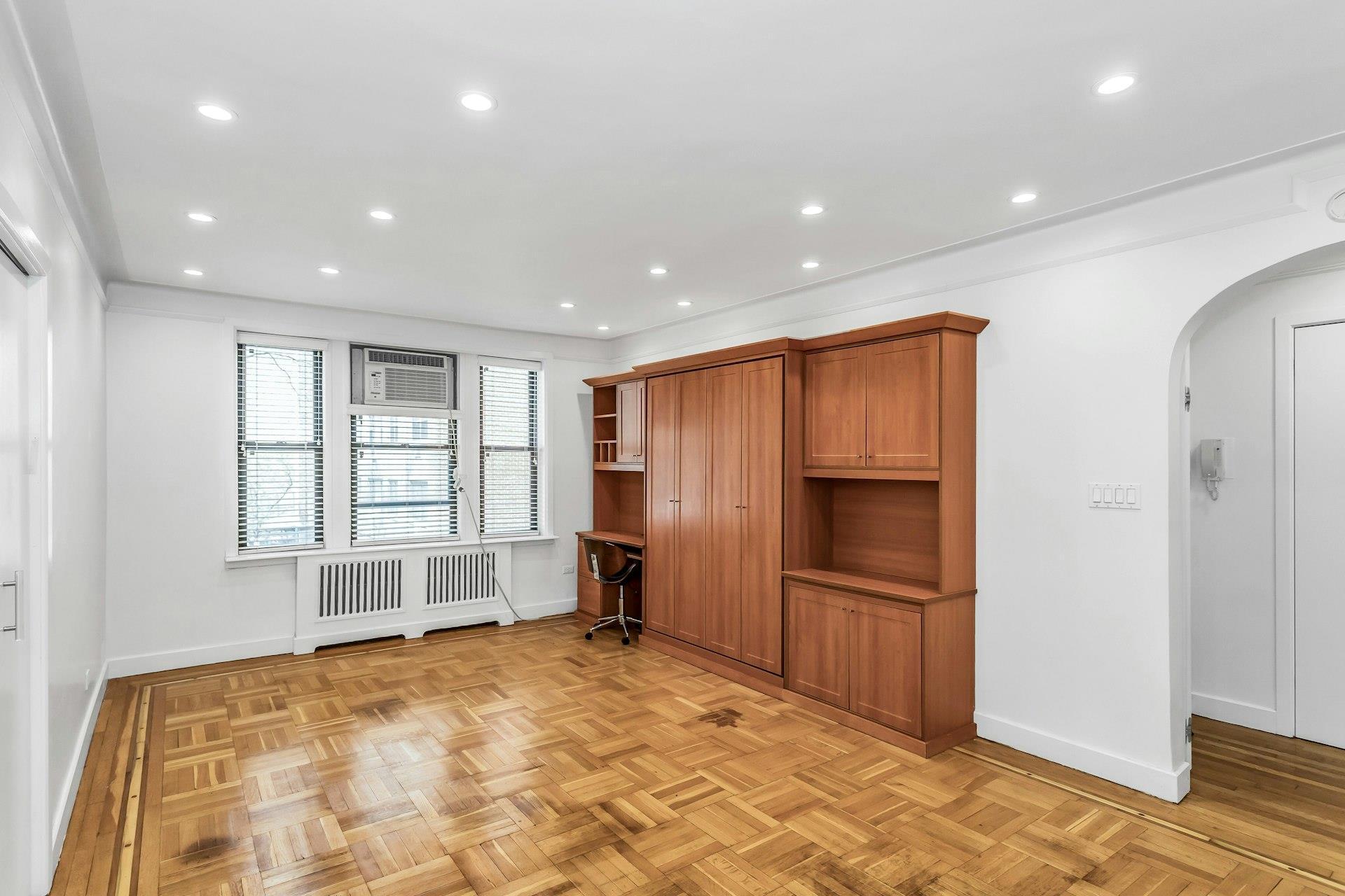 Coop 118  Queens, NY 11415, MLS-850871-5