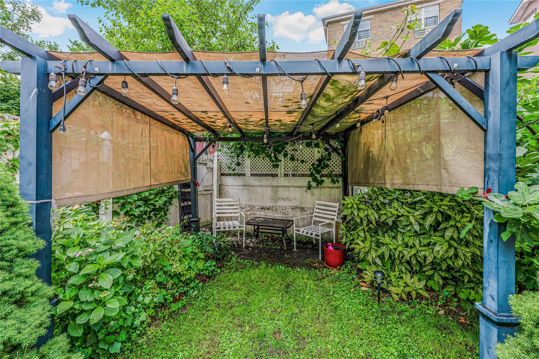 Single Family Tenbroeck  Bronx, NY 10469, MLS-850882-22