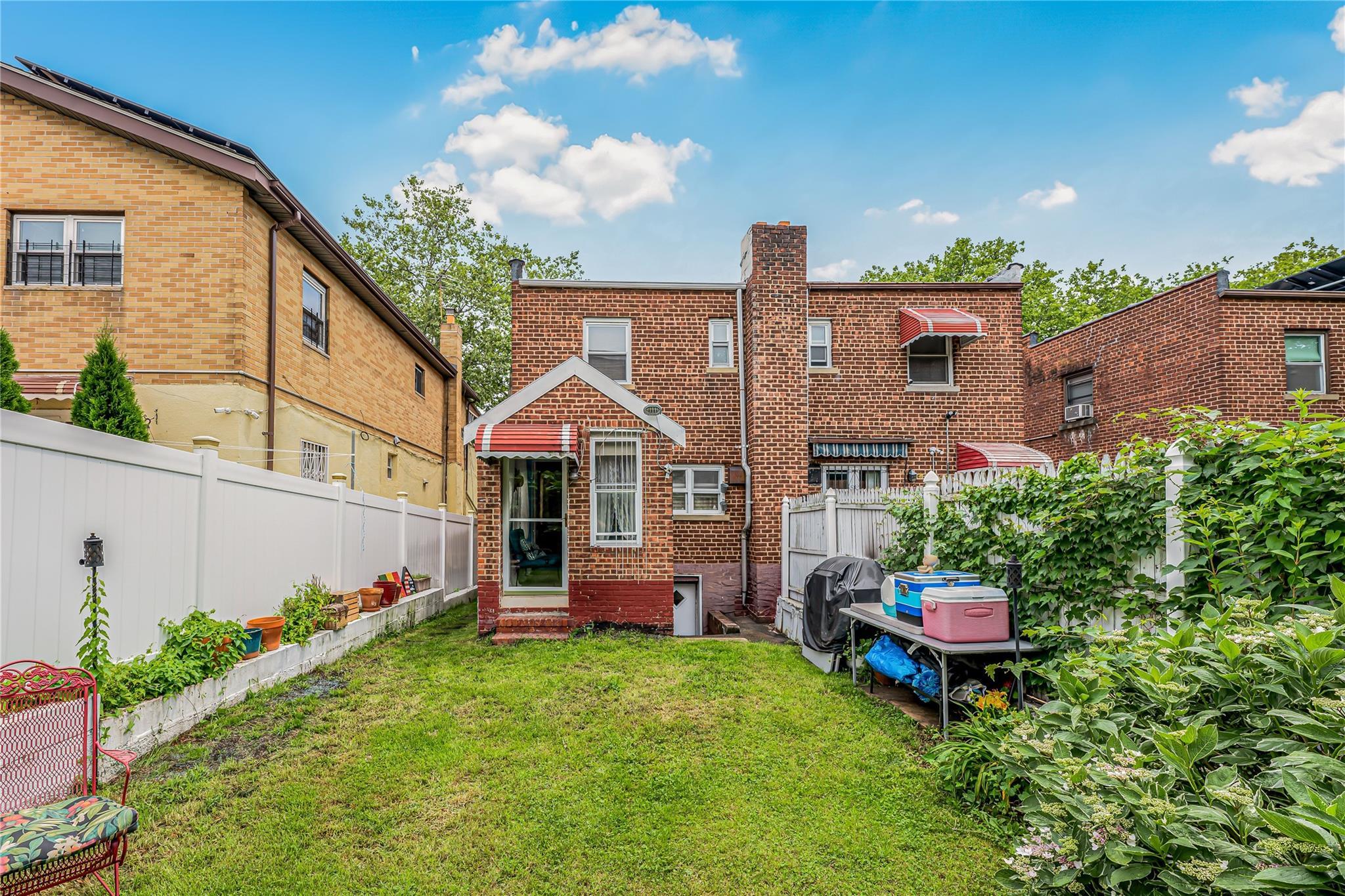 Single Family Tenbroeck  Bronx, NY 10469, MLS-850882-24
