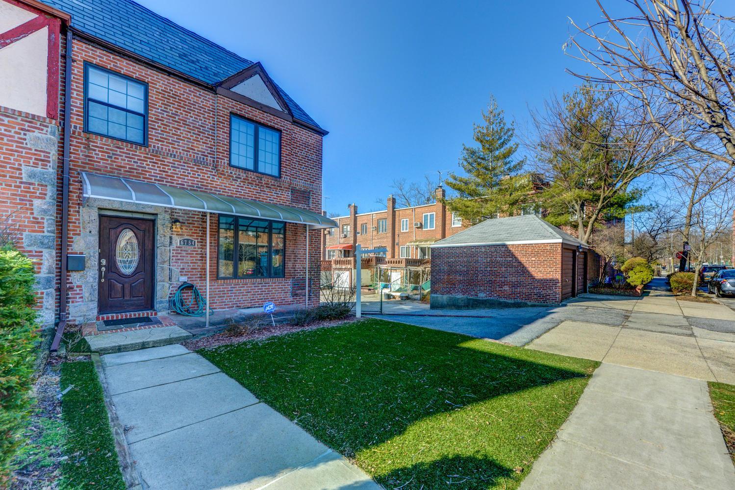 Single Family Groton  Queens, NY 11375, MLS-850966-2