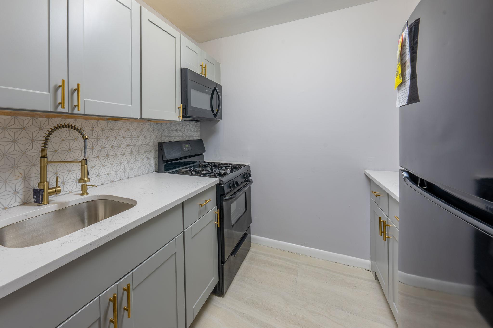 Apartment 88th  Queens, NY 11432, MLS-850969-3