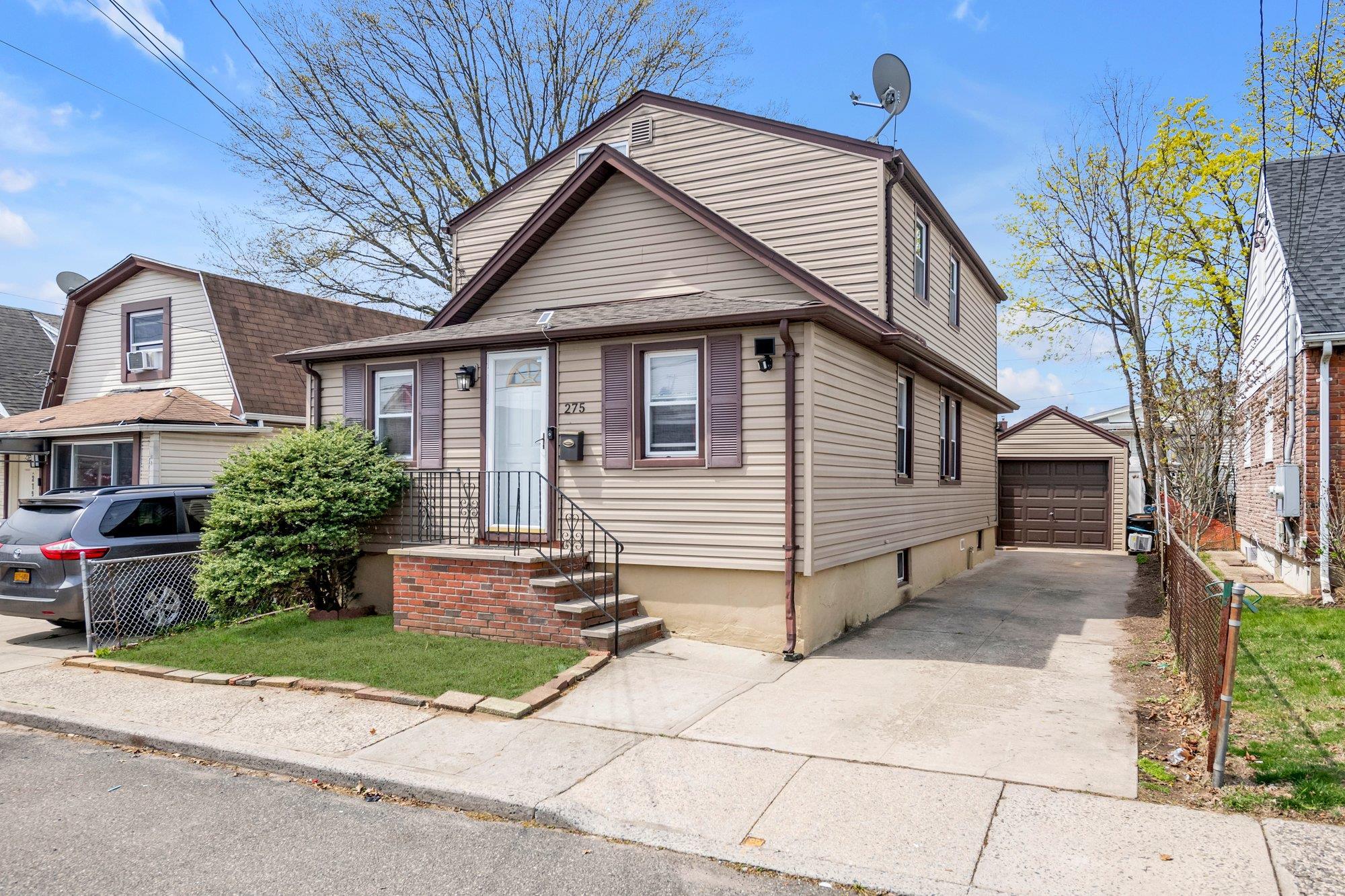 Single Family Waldorf  Nassau County, NY 11003, MLS-850997-18