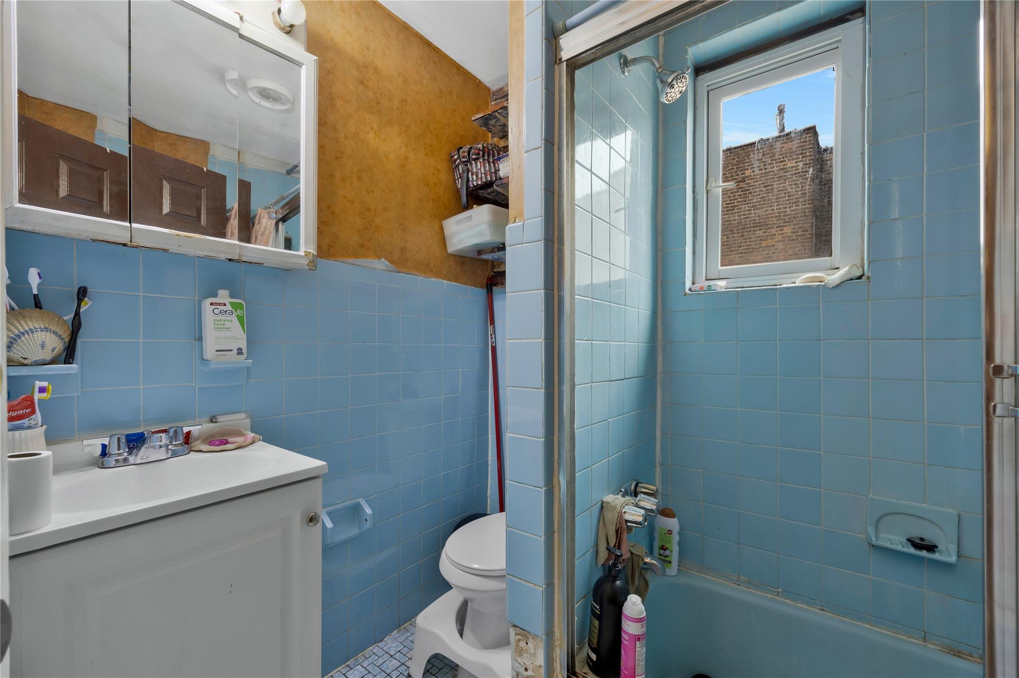 Single Family 216th  Bronx, NY 10469, MLS-851044-16