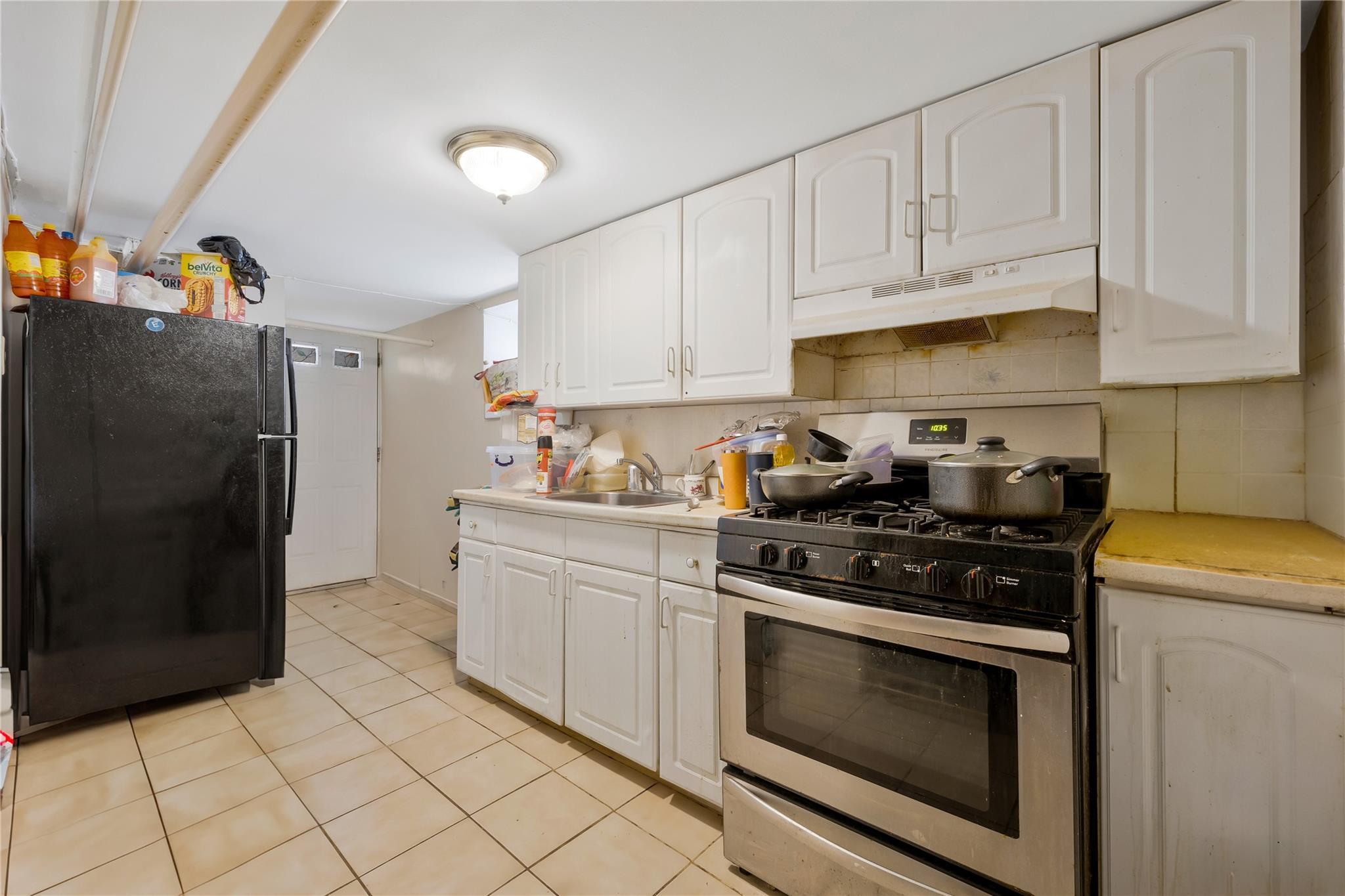 Single Family 216th  Bronx, NY 10469, MLS-851044-21