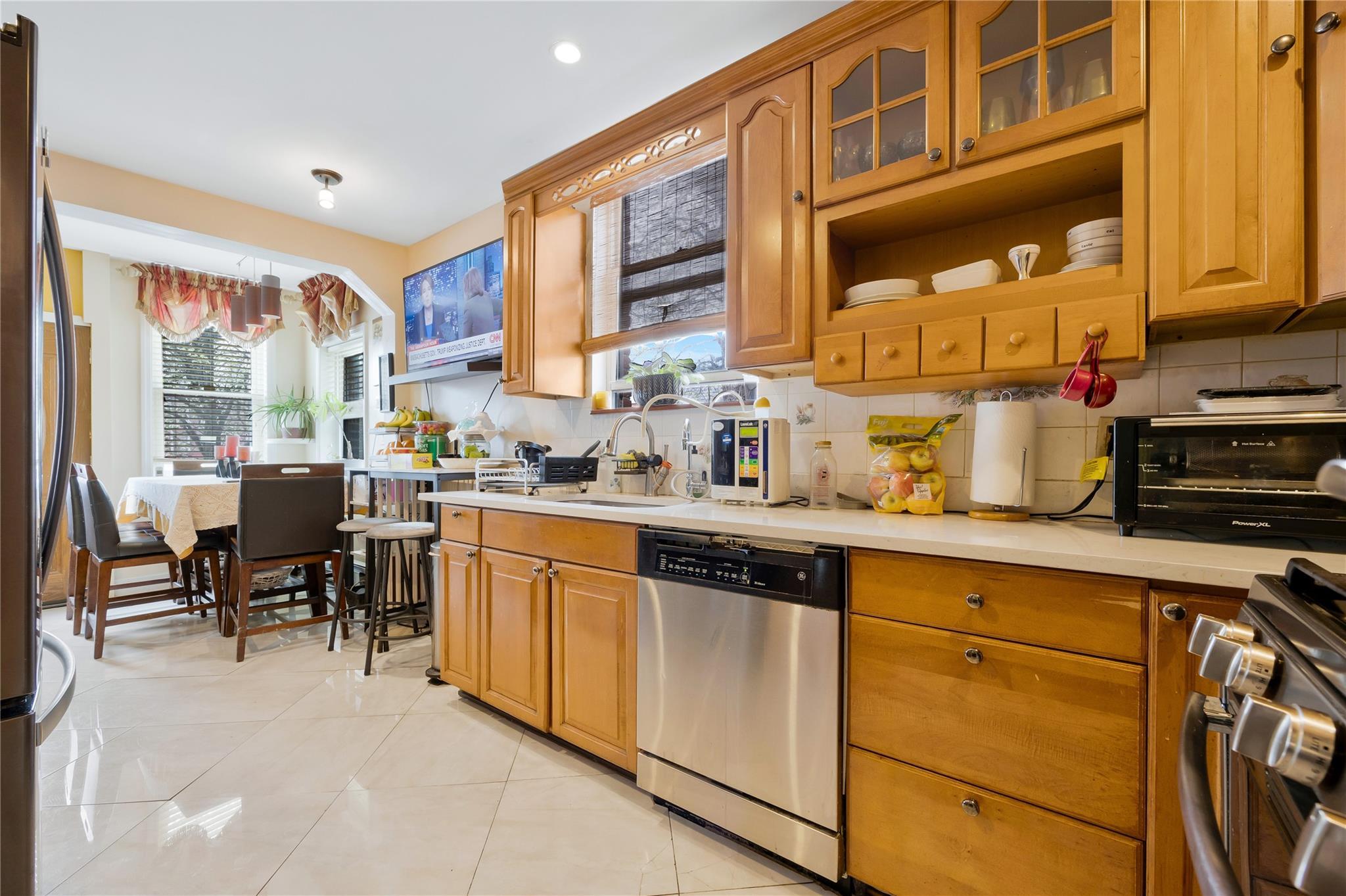 Single Family 216th  Bronx, NY 10469, MLS-851044-4