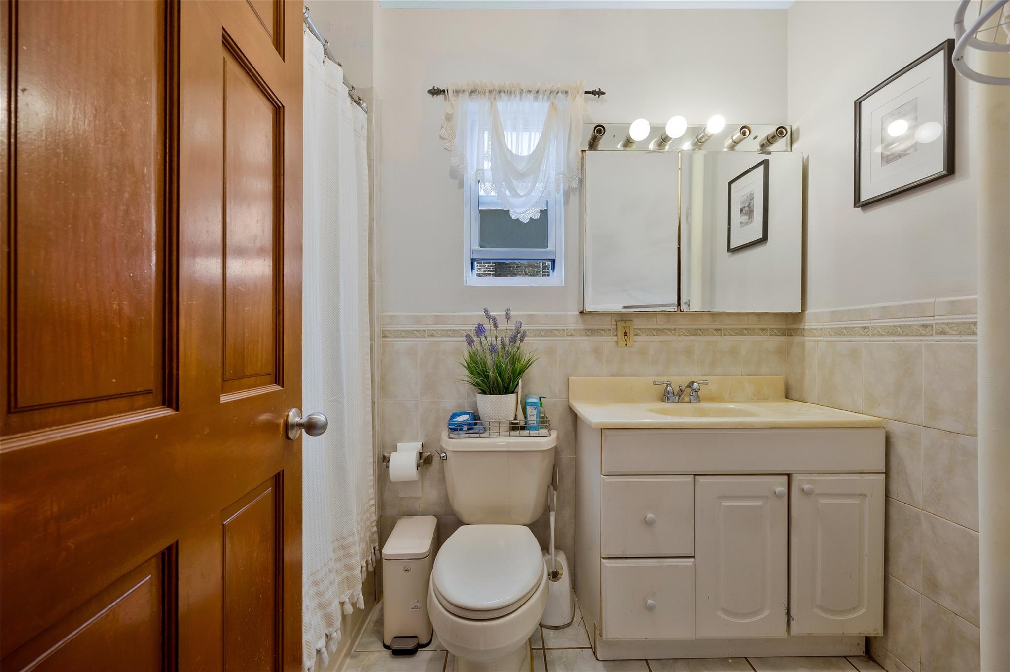 Single Family 216th  Bronx, NY 10469, MLS-851044-7