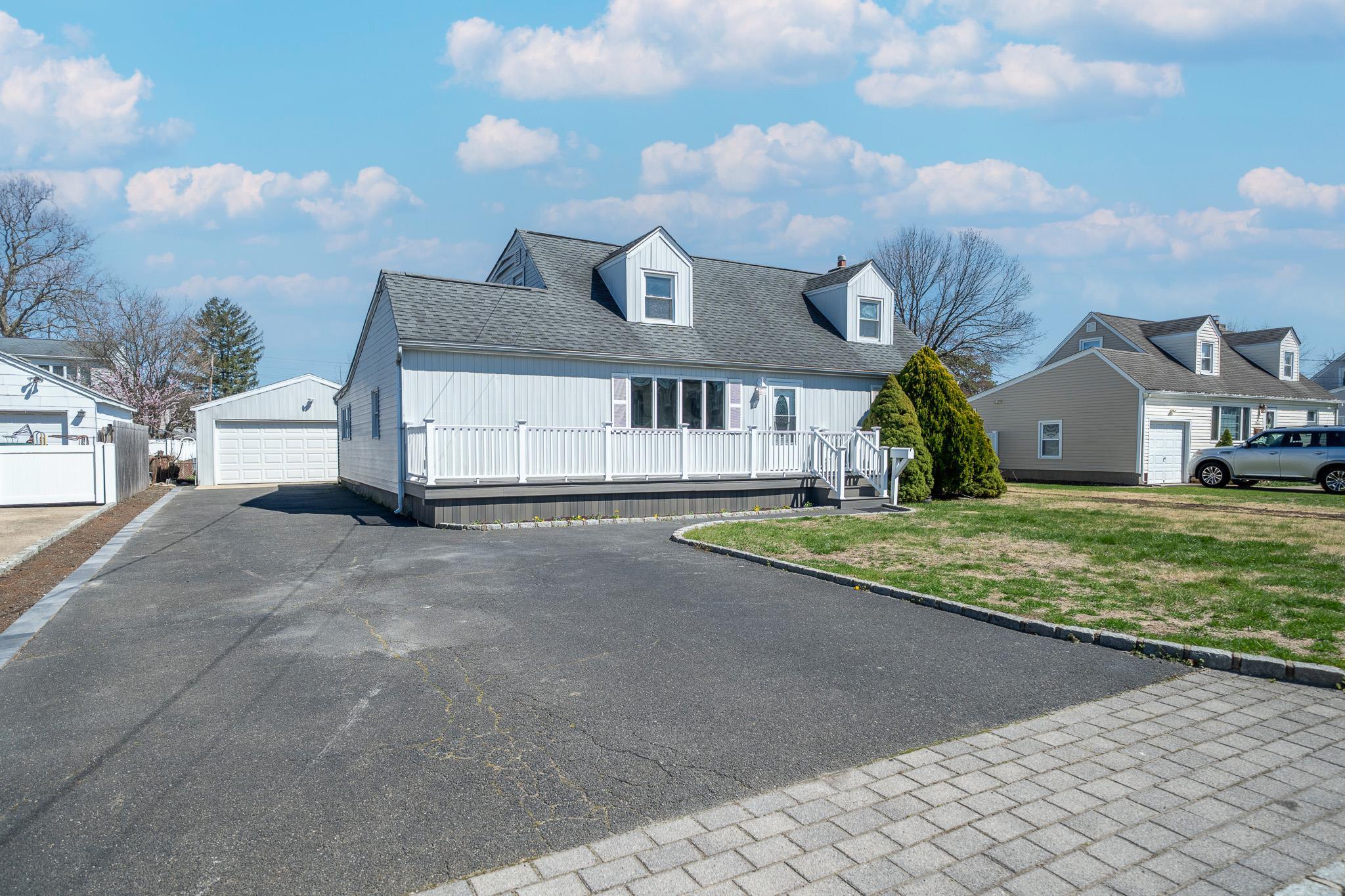 Single Family Carll  Suffolk County, NY 11706, MLS-851053-2