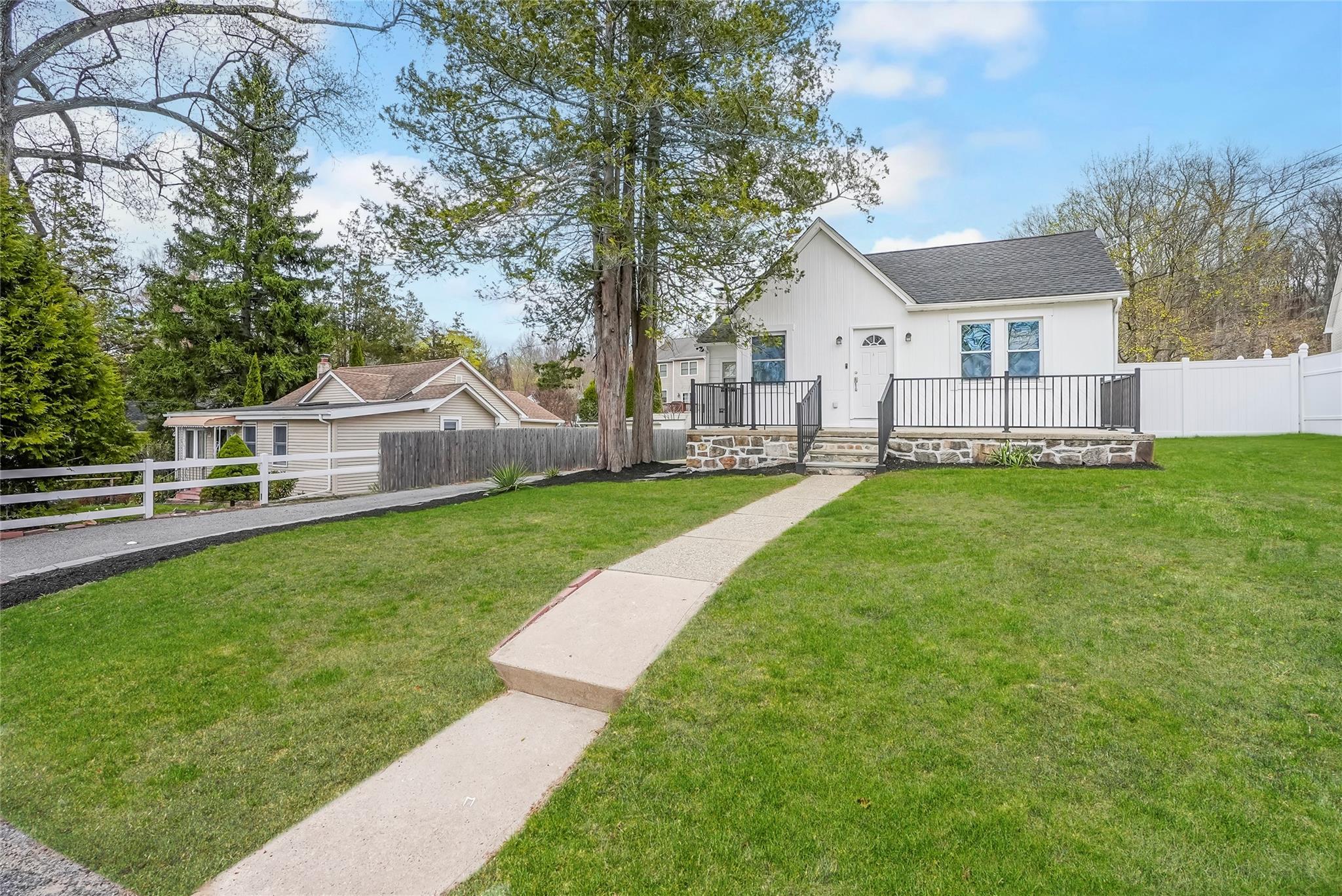 Single Family Hollywood  Westchester County, NY 10547, MLS-851101-2
