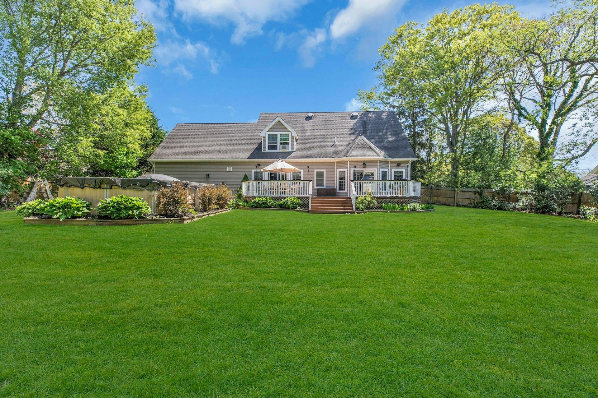 Single Family Spruce  Suffolk County, NY 11782, MLS-851125-28