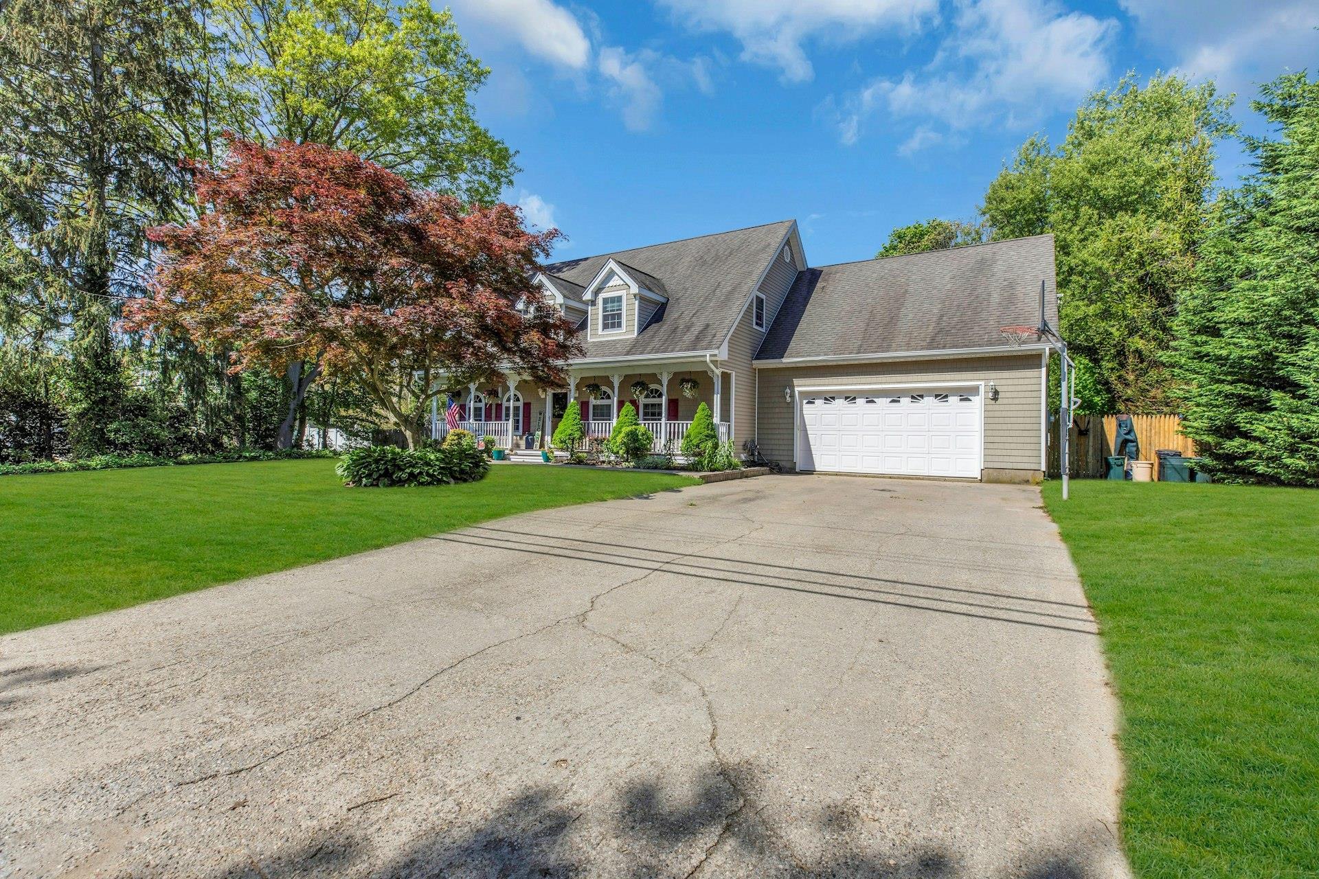 Single Family Spruce  Suffolk County, NY 11782, MLS-851125-32