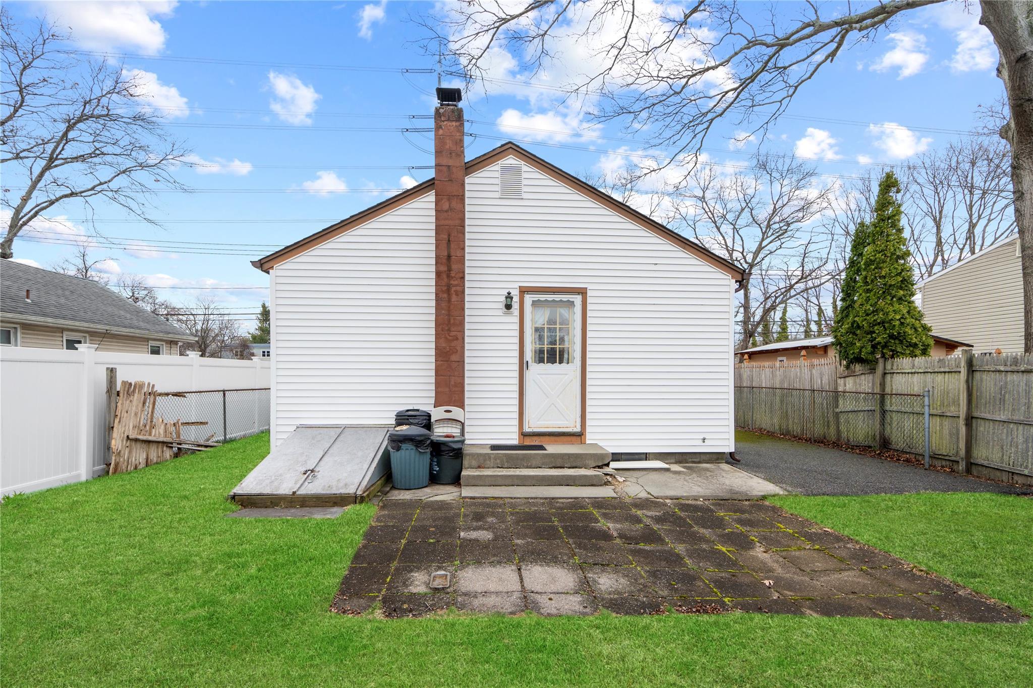 Single Family 11th  Suffolk County, NY 11779, MLS-851130-24