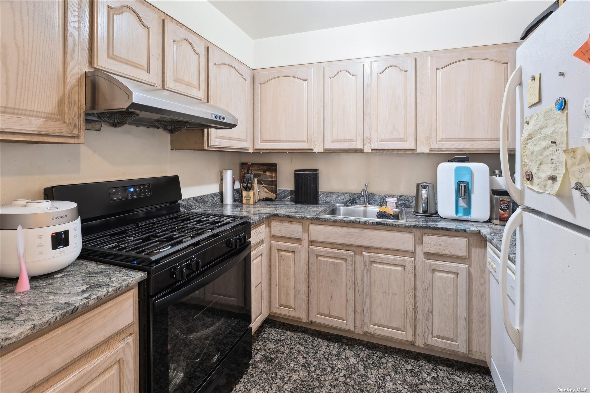 Single Family 41st  Queens, NY 11363, MLS-851161-9