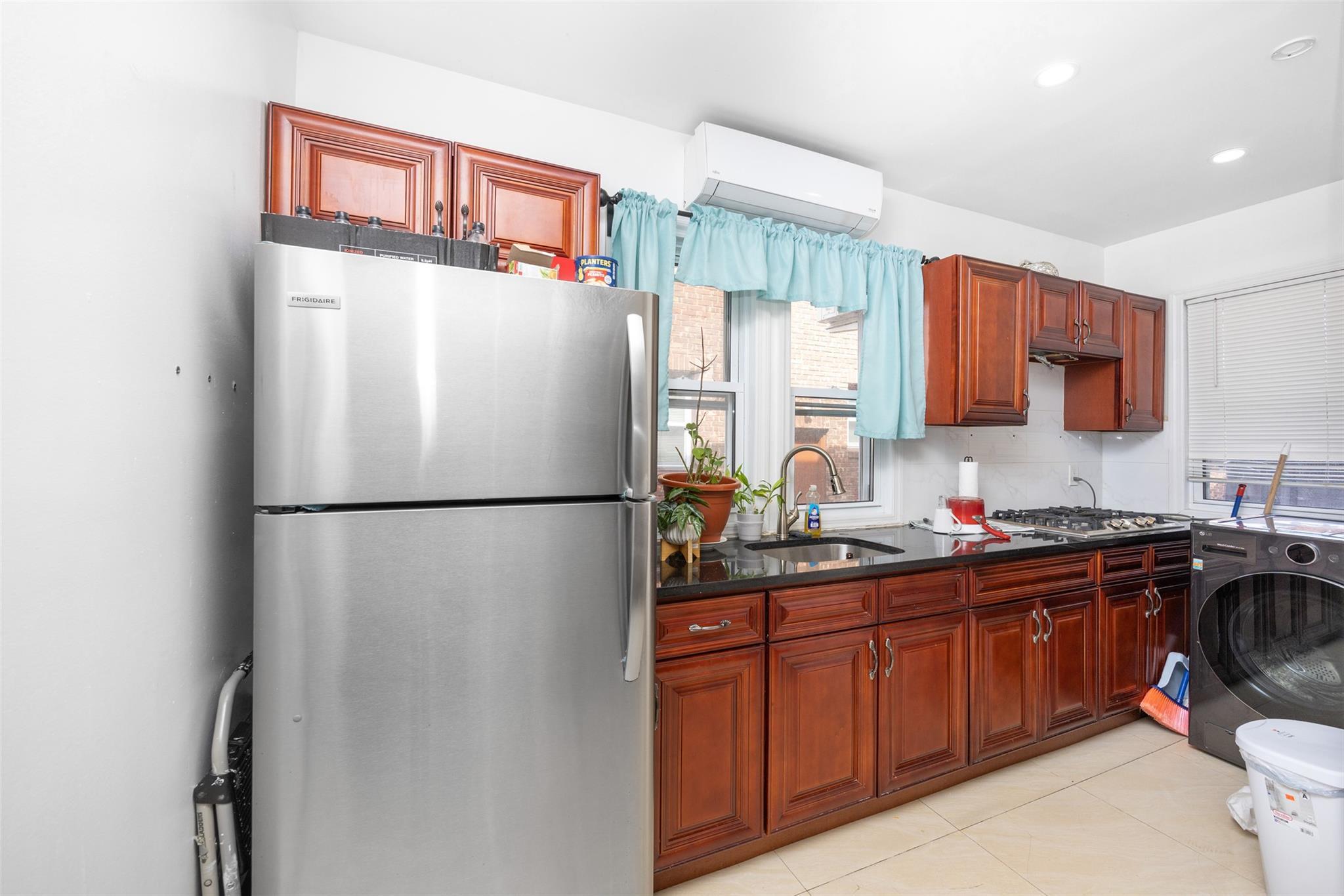 Single Family 64  Queens, NY 11367, MLS-851163-22