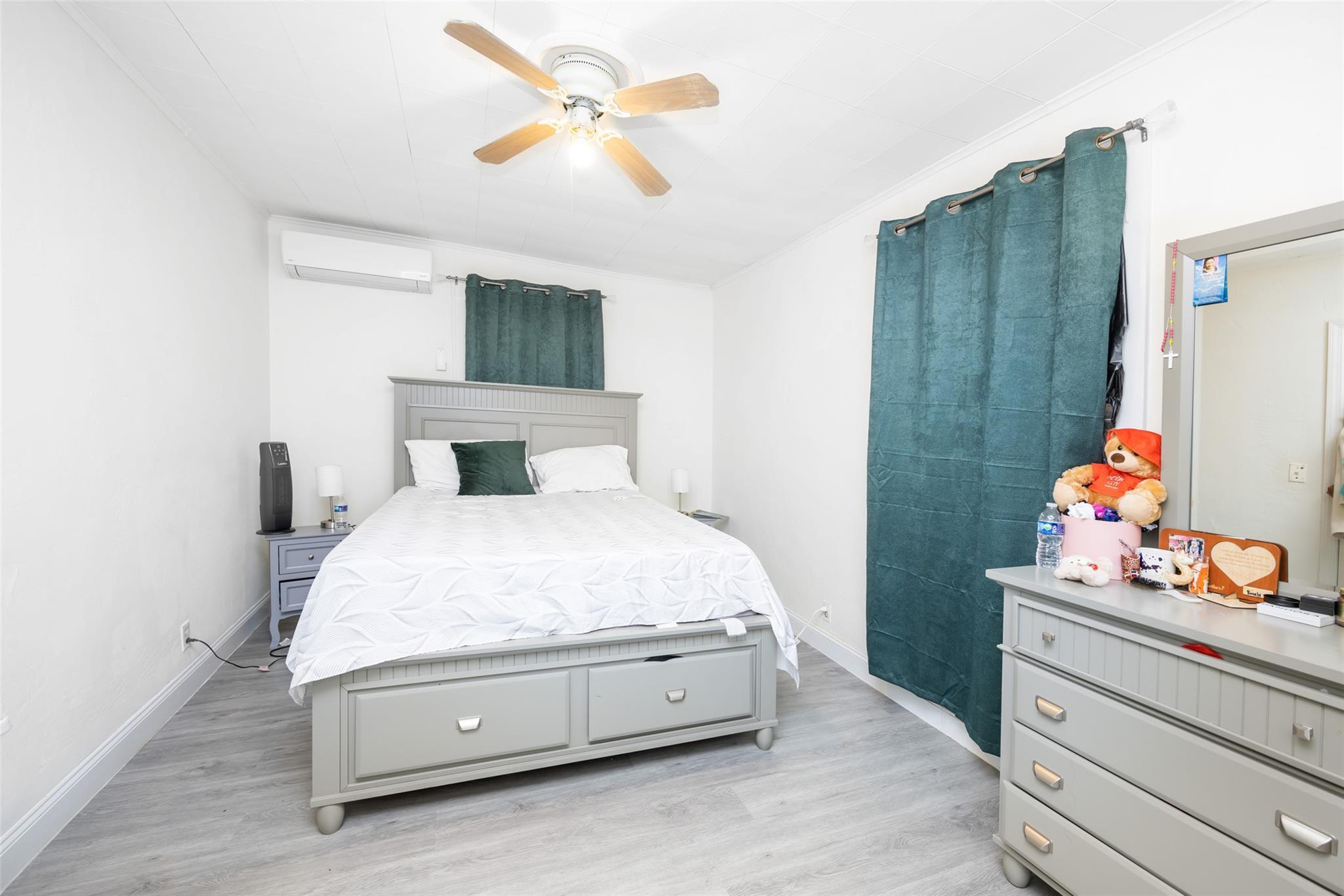 Single Family 64  Queens, NY 11367, MLS-851163-9