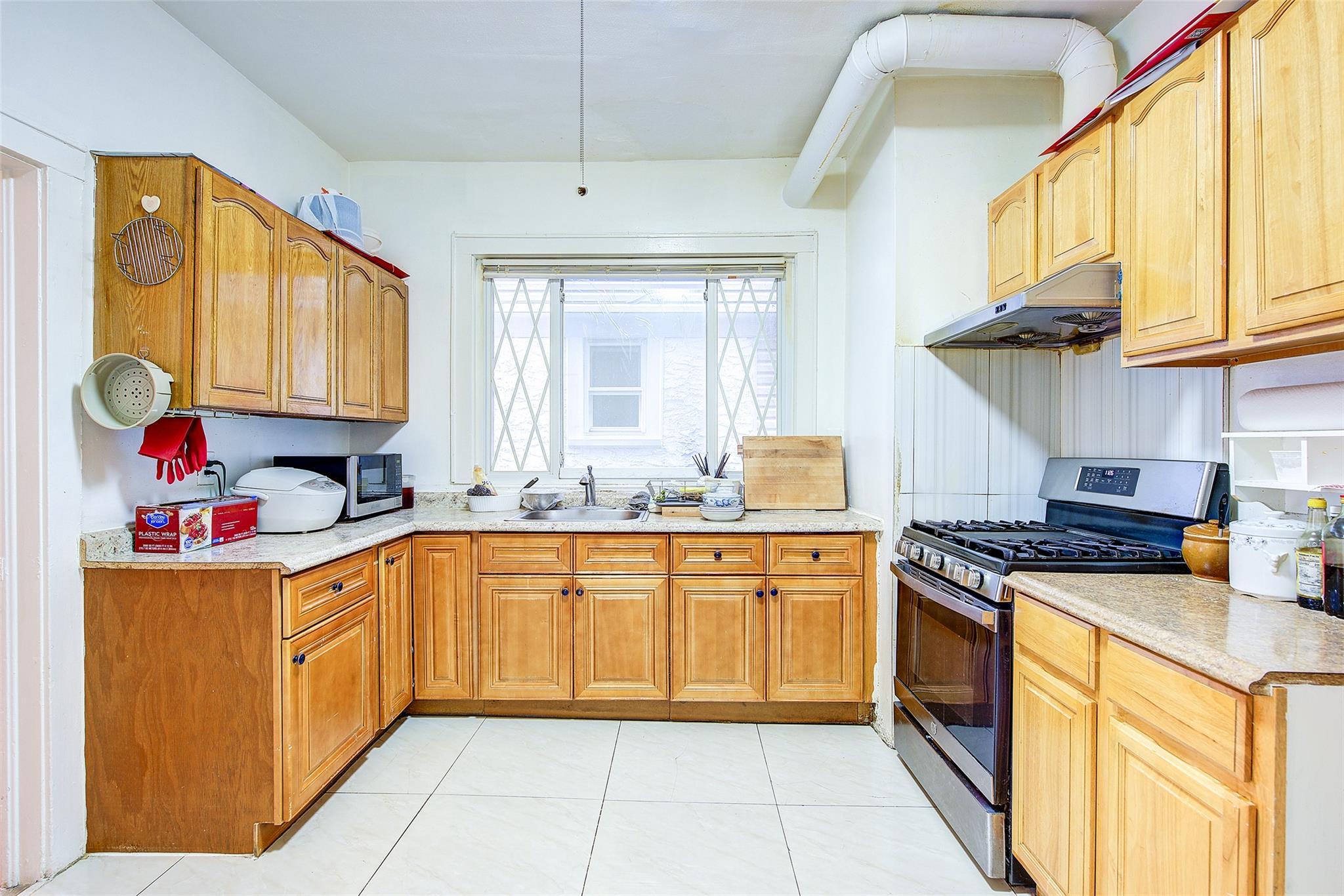 Single Family 6th  Queens, NY 11356, MLS-851186-26