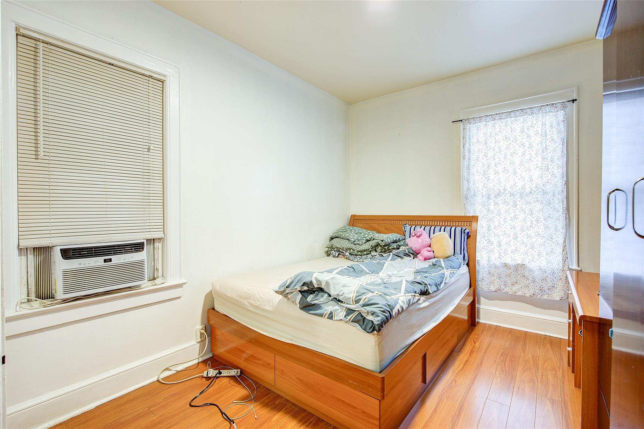 Single Family 6th  Queens, NY 11356, MLS-851186-31