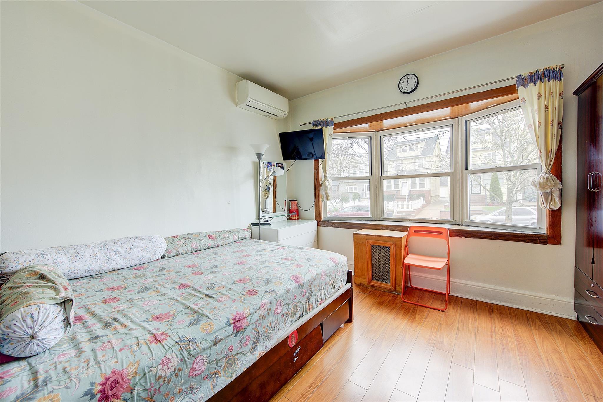 Single Family 6th  Queens, NY 11356, MLS-851186-33